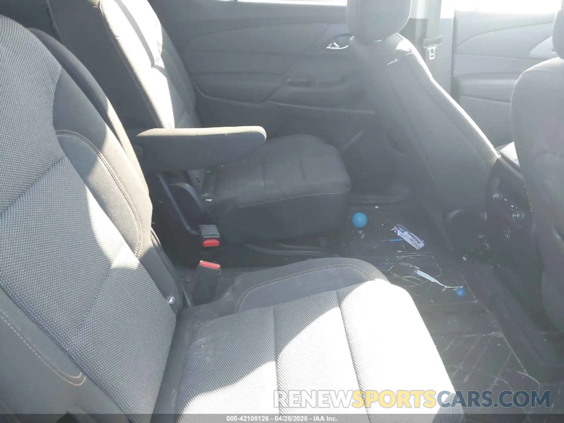 8 Photograph of a damaged car 1GNEVGKW6LJ320821 CHEVROLET TRAVERSE 2020