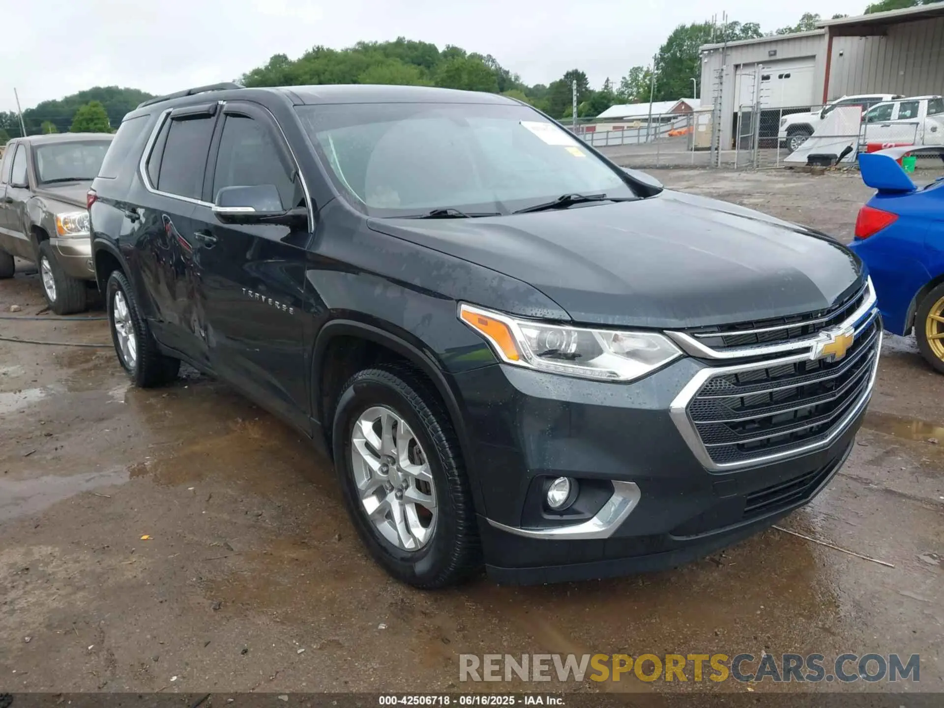 1 Photograph of a damaged car 1GNEVGKW8LJ270715 CHEVROLET TRAVERSE 2020