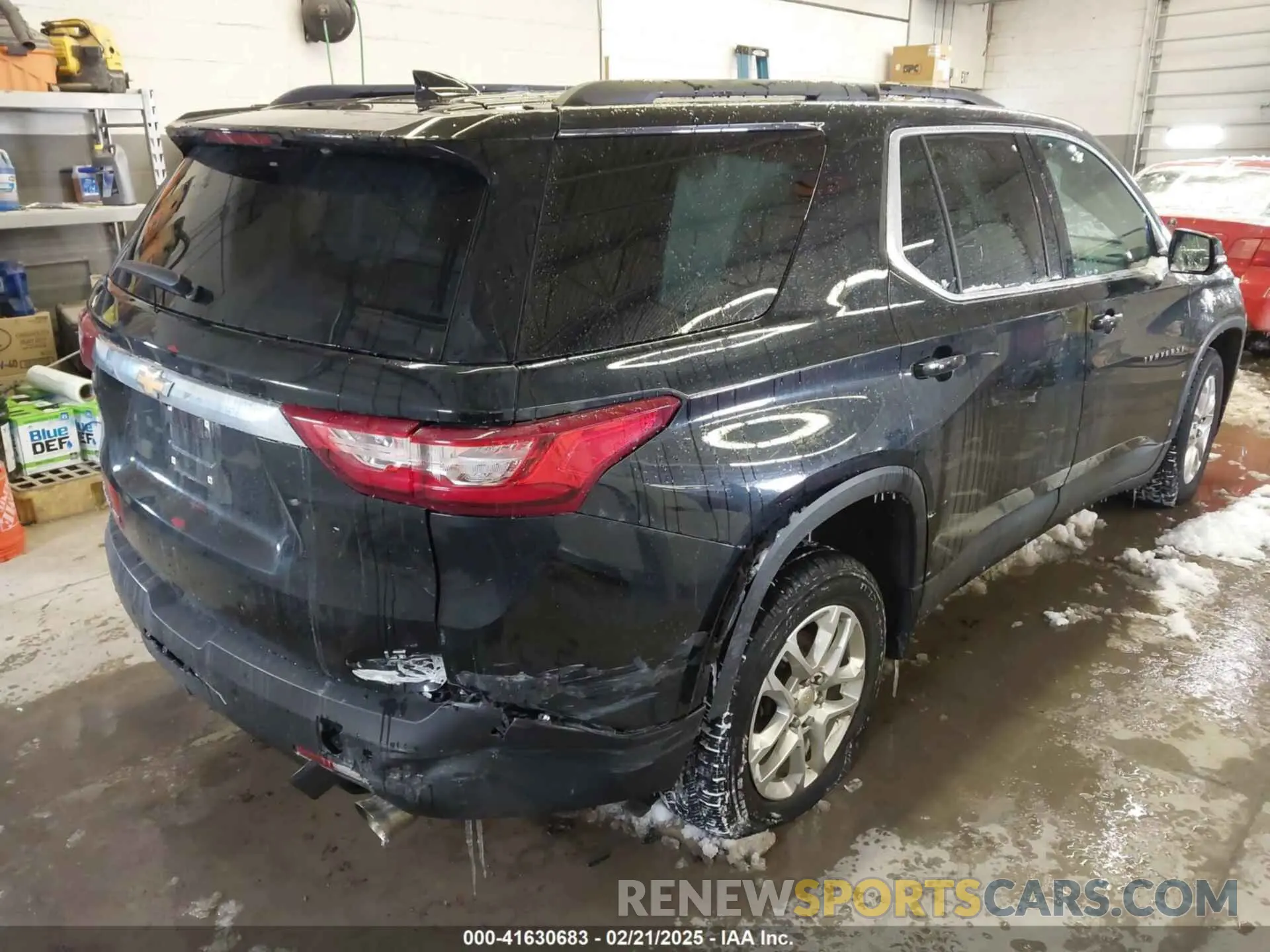 4 Photograph of a damaged car 1GNEVGKW9LJ304449 CHEVROLET TRAVERSE 2020