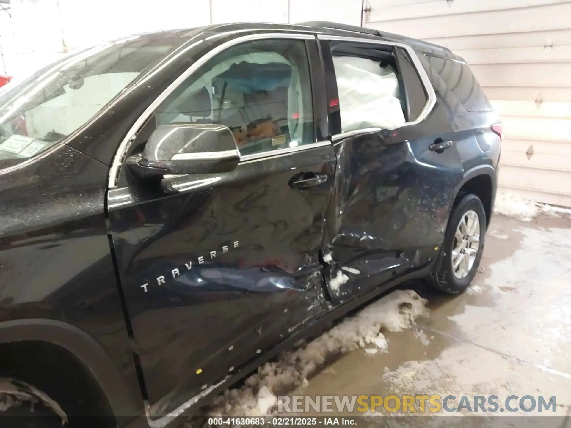 6 Photograph of a damaged car 1GNEVGKW9LJ304449 CHEVROLET TRAVERSE 2020