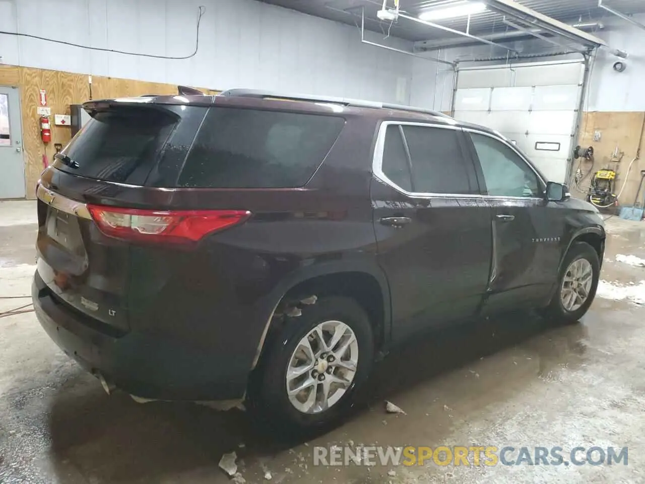 3 Photograph of a damaged car 1GNEVGKWXLJ115034 CHEVROLET TRAVERSE 2020