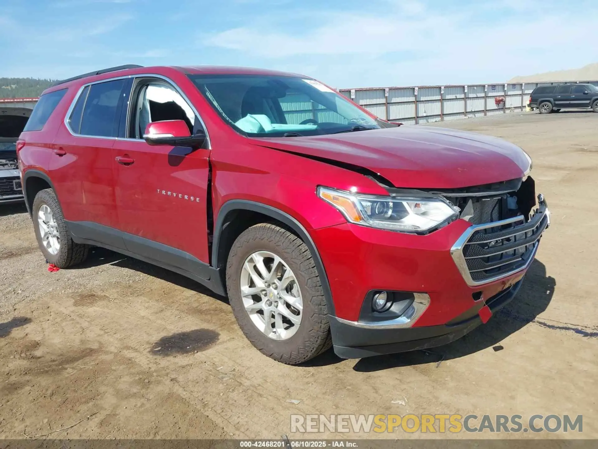 1 Photograph of a damaged car 1GNEVGKWXLJ118564 CHEVROLET TRAVERSE 2020