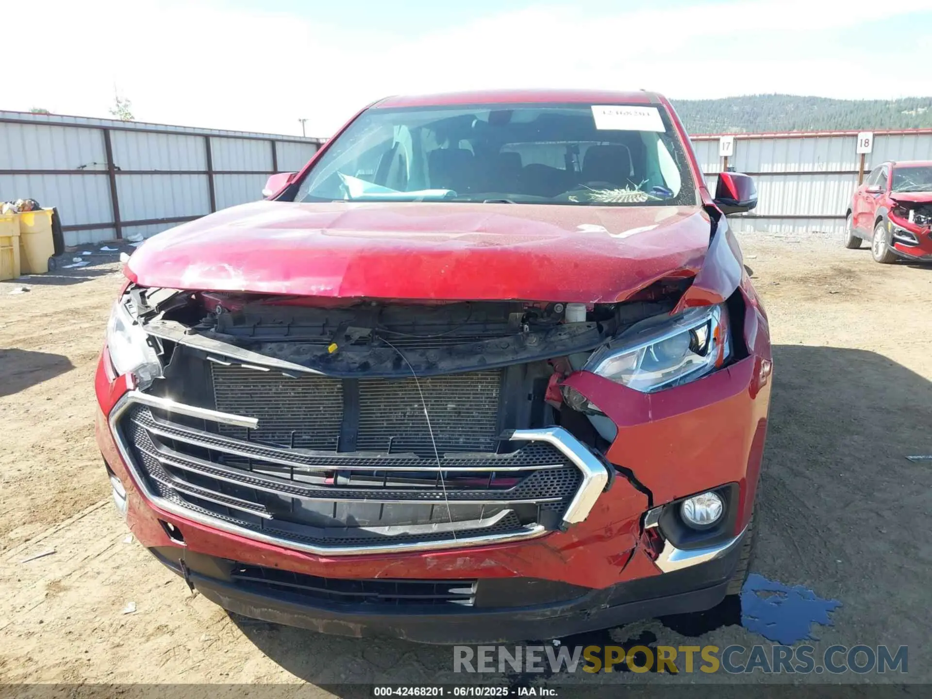 6 Photograph of a damaged car 1GNEVGKWXLJ118564 CHEVROLET TRAVERSE 2020