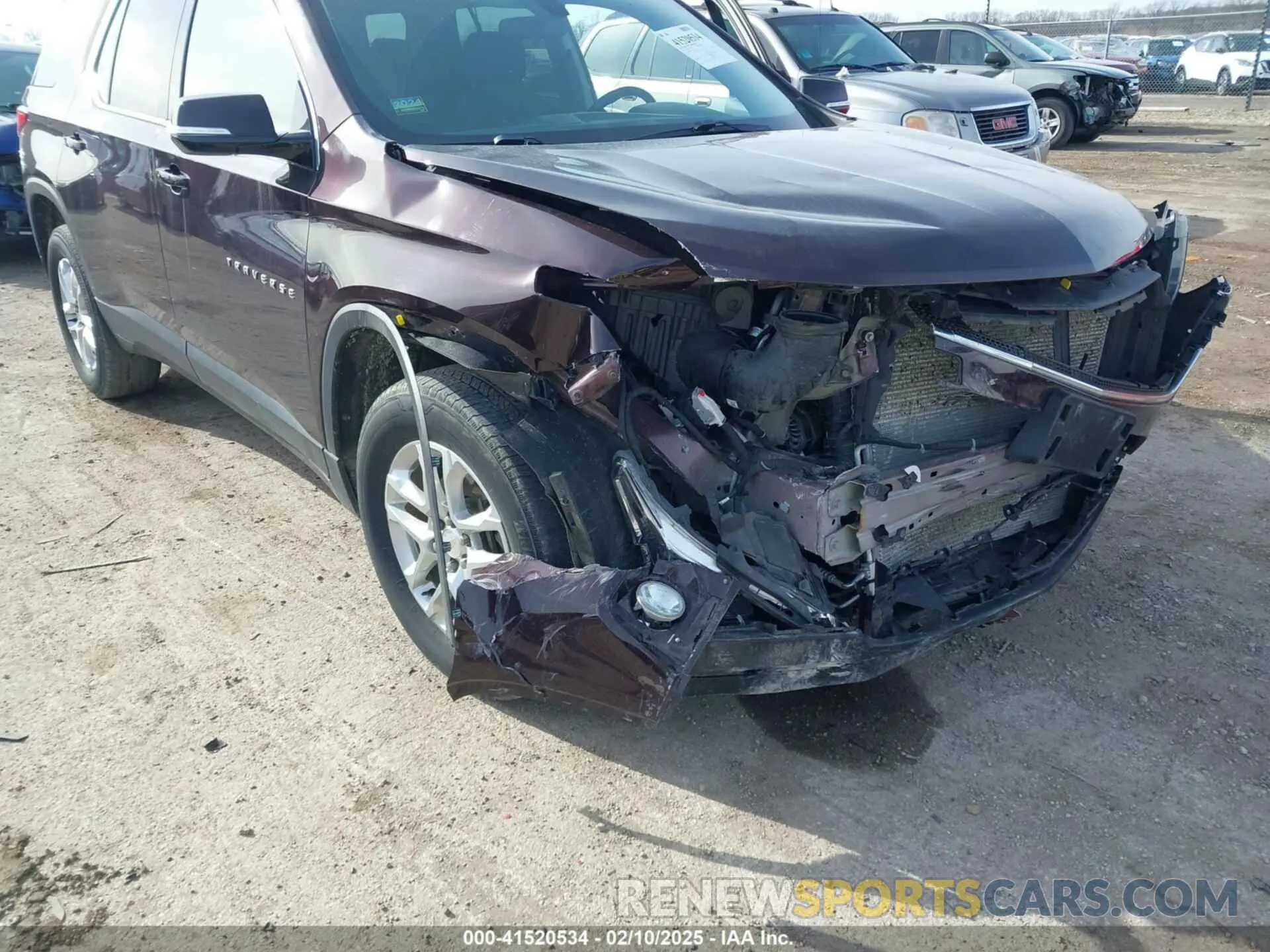 17 Photograph of a damaged car 1GNEVGKWXLJ151077 CHEVROLET TRAVERSE 2020
