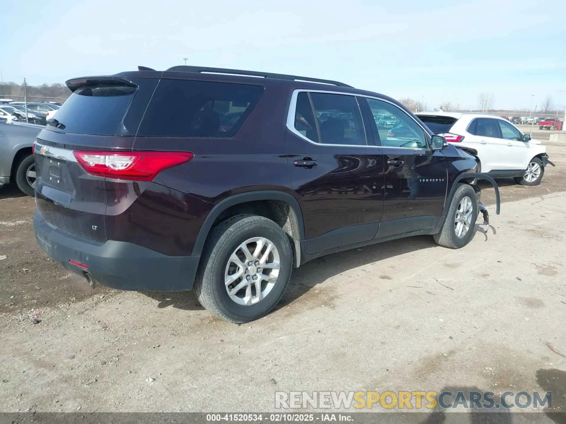 4 Photograph of a damaged car 1GNEVGKWXLJ151077 CHEVROLET TRAVERSE 2020