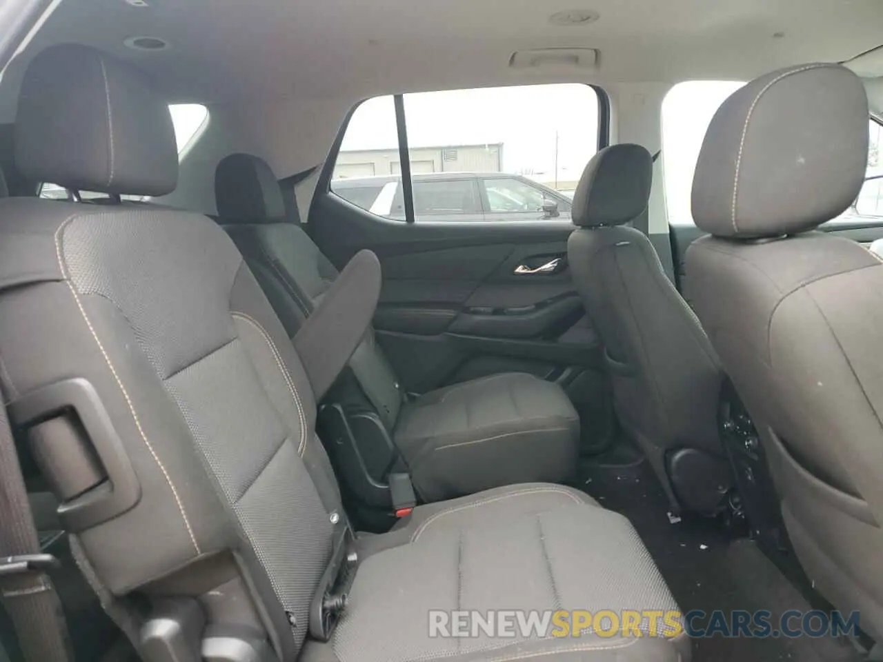 10 Photograph of a damaged car 1GNEVGKWXLJ172205 CHEVROLET TRAVERSE 2020