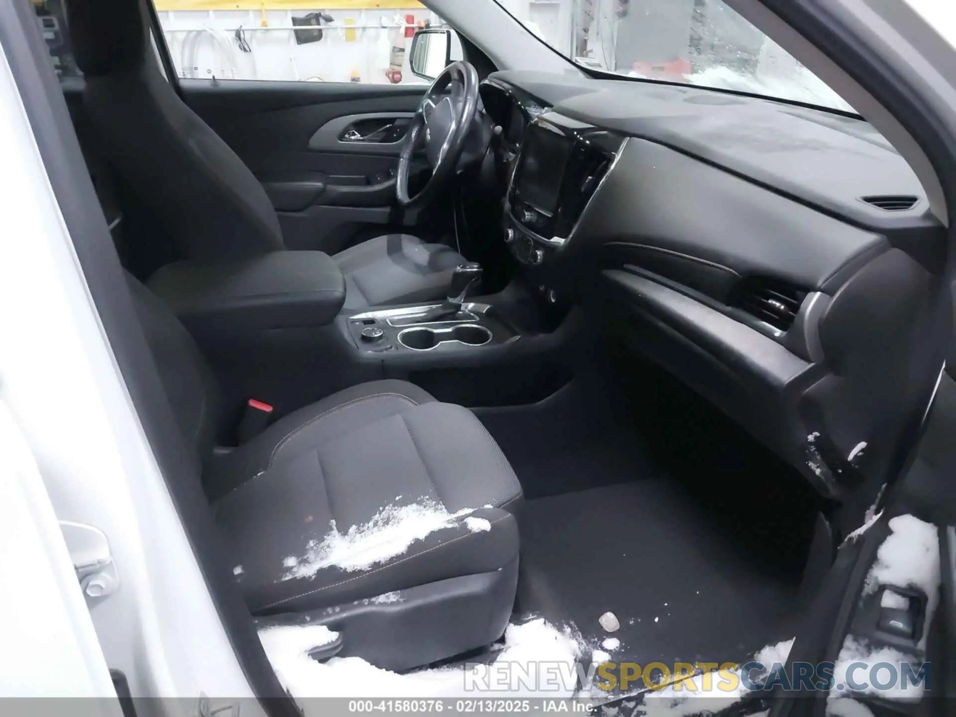 5 Photograph of a damaged car 1GNEVGKWXLJ307361 CHEVROLET TRAVERSE 2020