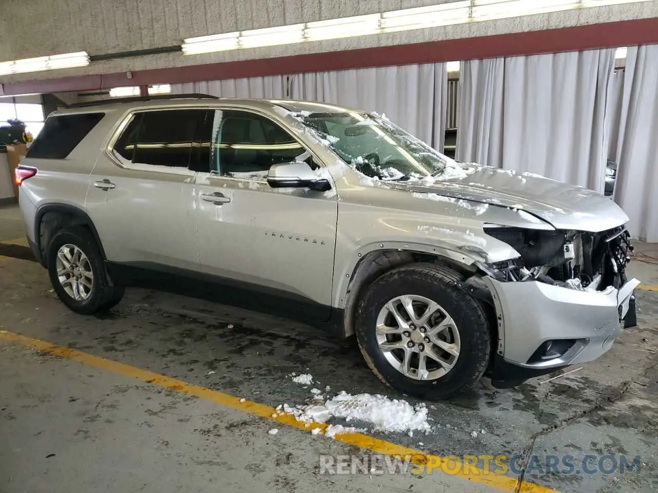 4 Photograph of a damaged car 1GNEVHKW0LJ225693 CHEVROLET TRAVERSE 2020