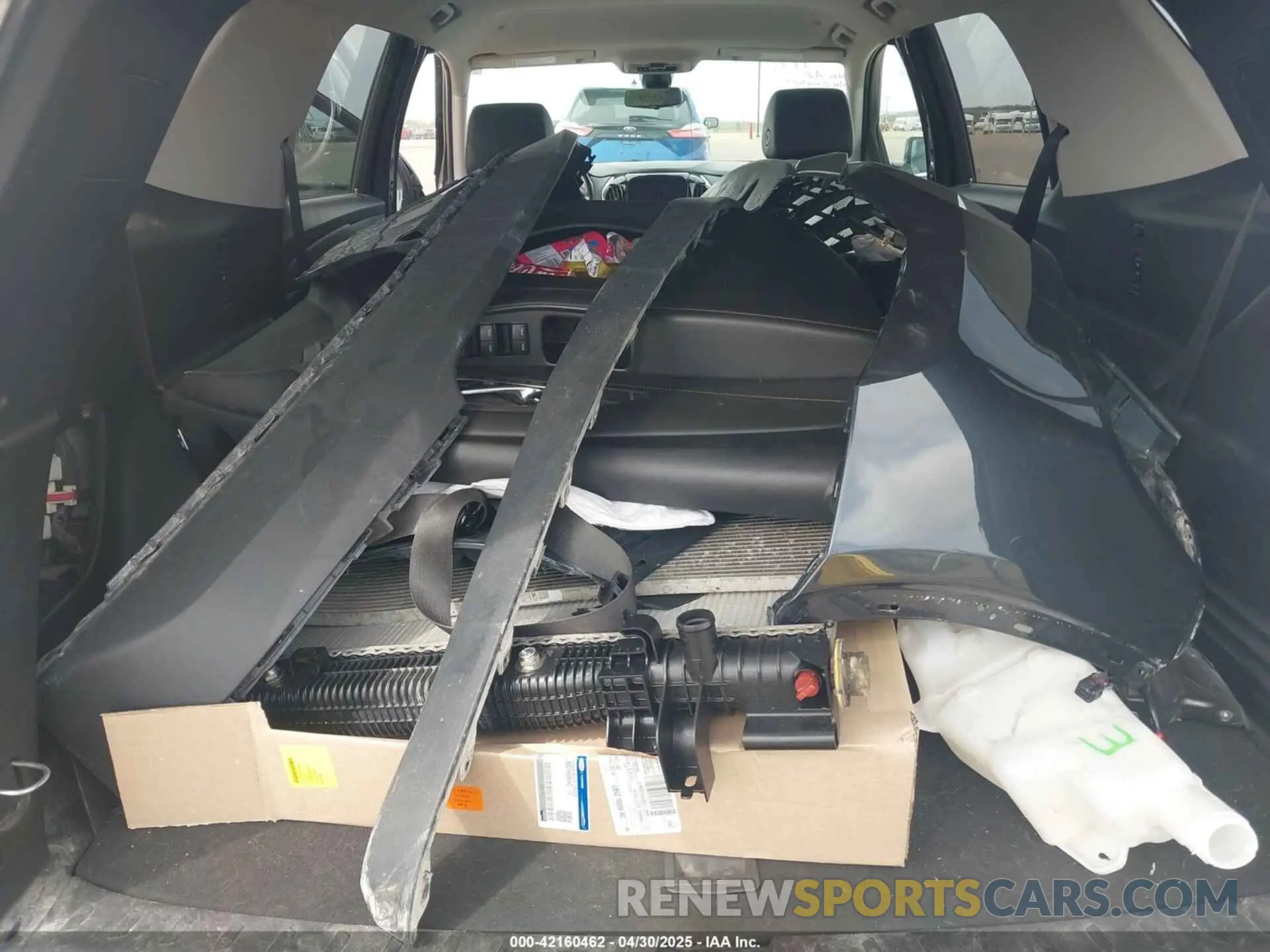 12 Фотография поврежденного автомобиля 1GNEVHKW1LJ215299 CHEVROLET TRAVERSE 2020