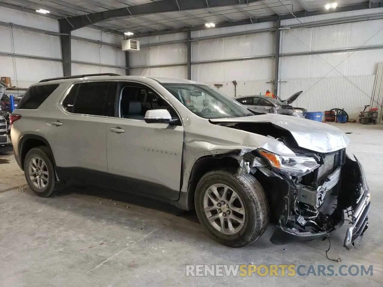 4 Photograph of a damaged car 1GNEVHKW2LJ163441 CHEVROLET TRAVERSE 2020