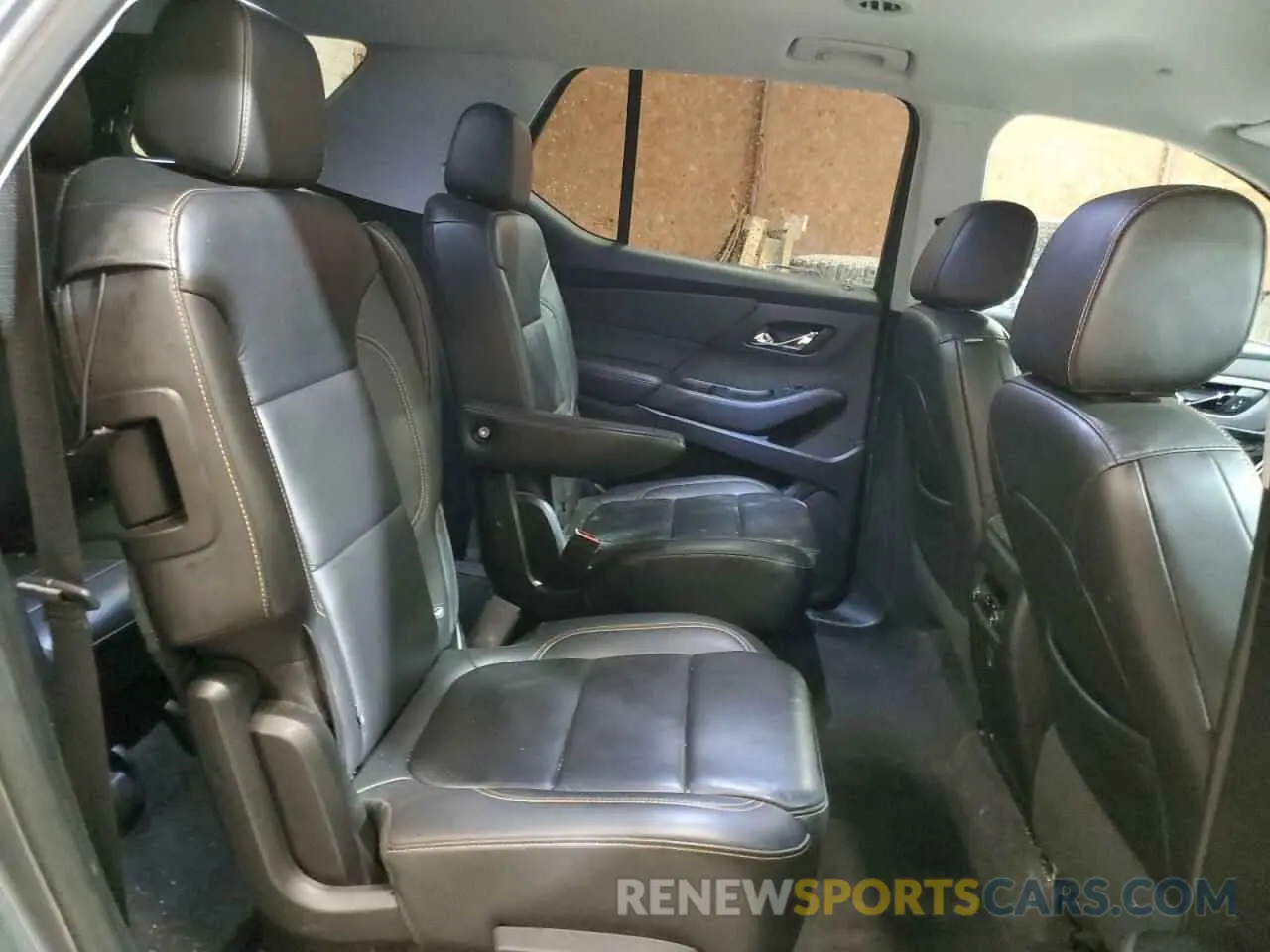 11 Photograph of a damaged car 1GNEVHKW2LJ214730 CHEVROLET TRAVERSE 2020