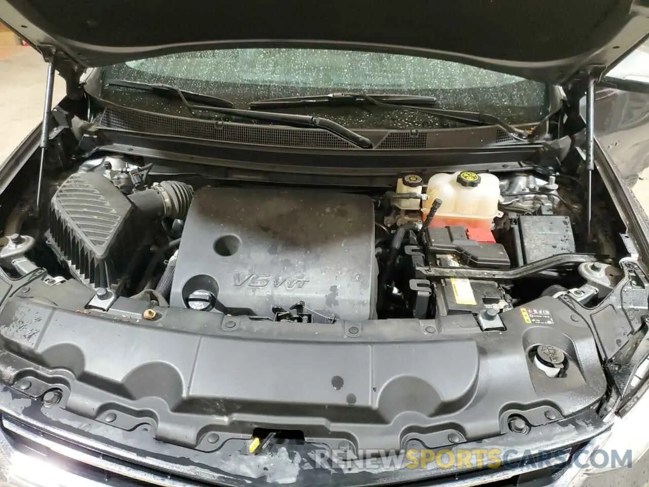 12 Photograph of a damaged car 1GNEVHKW2LJ214730 CHEVROLET TRAVERSE 2020