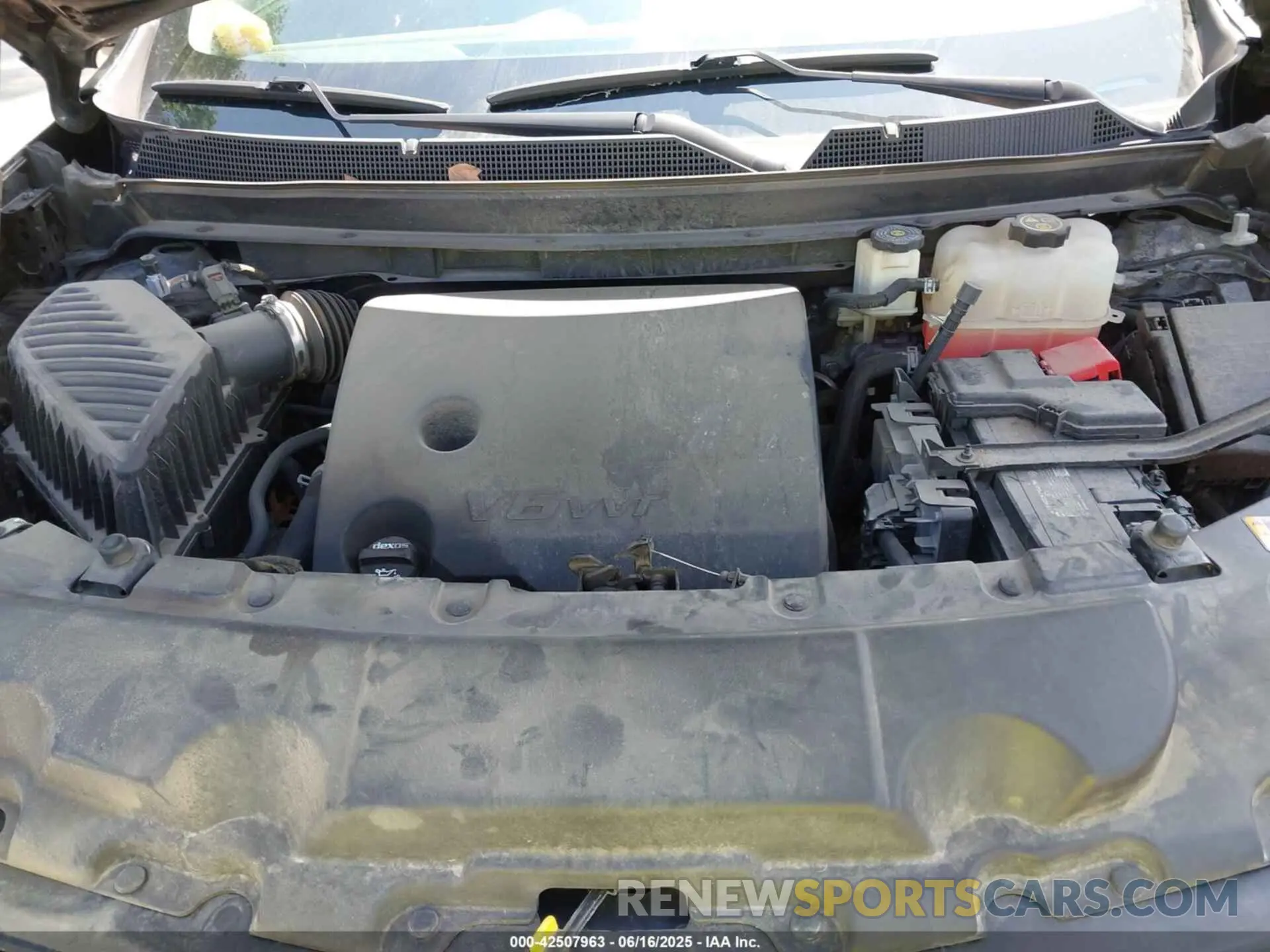 10 Photograph of a damaged car 1GNEVHKW3LJ164808 CHEVROLET TRAVERSE 2020