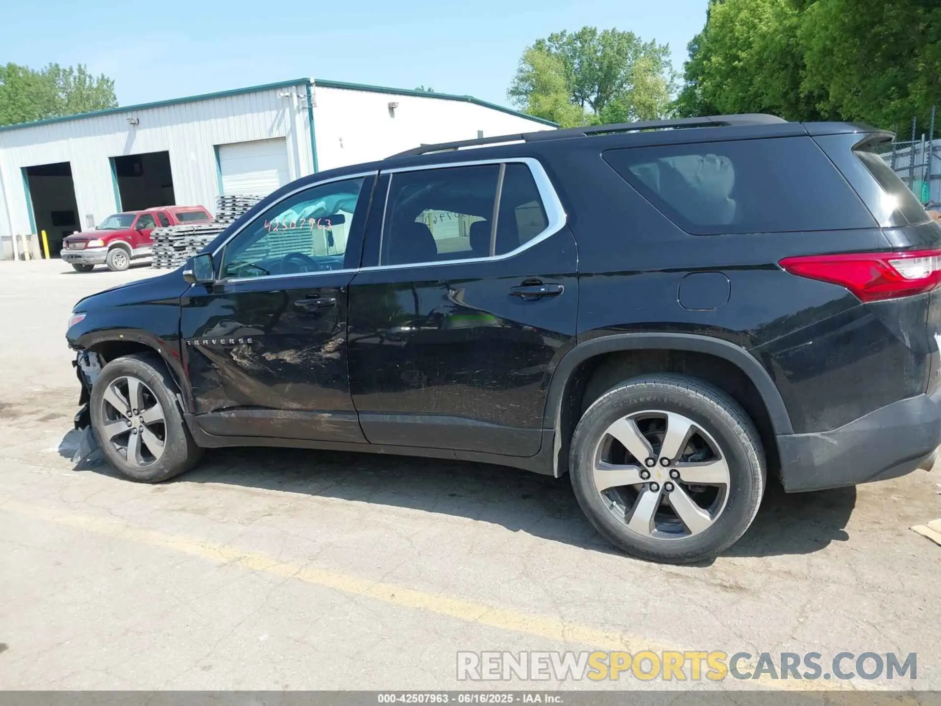 14 Photograph of a damaged car 1GNEVHKW3LJ164808 CHEVROLET TRAVERSE 2020