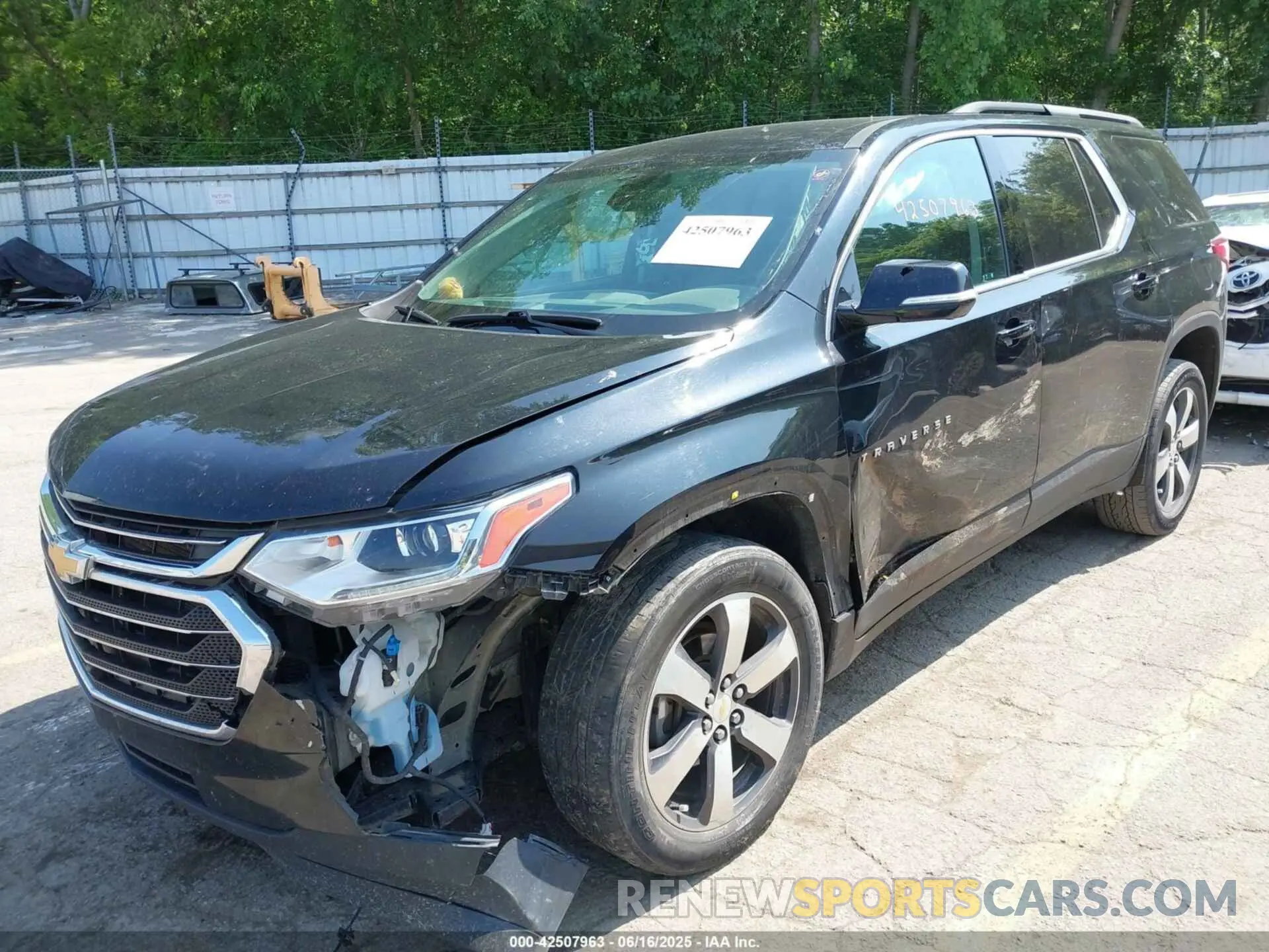 2 Photograph of a damaged car 1GNEVHKW3LJ164808 CHEVROLET TRAVERSE 2020
