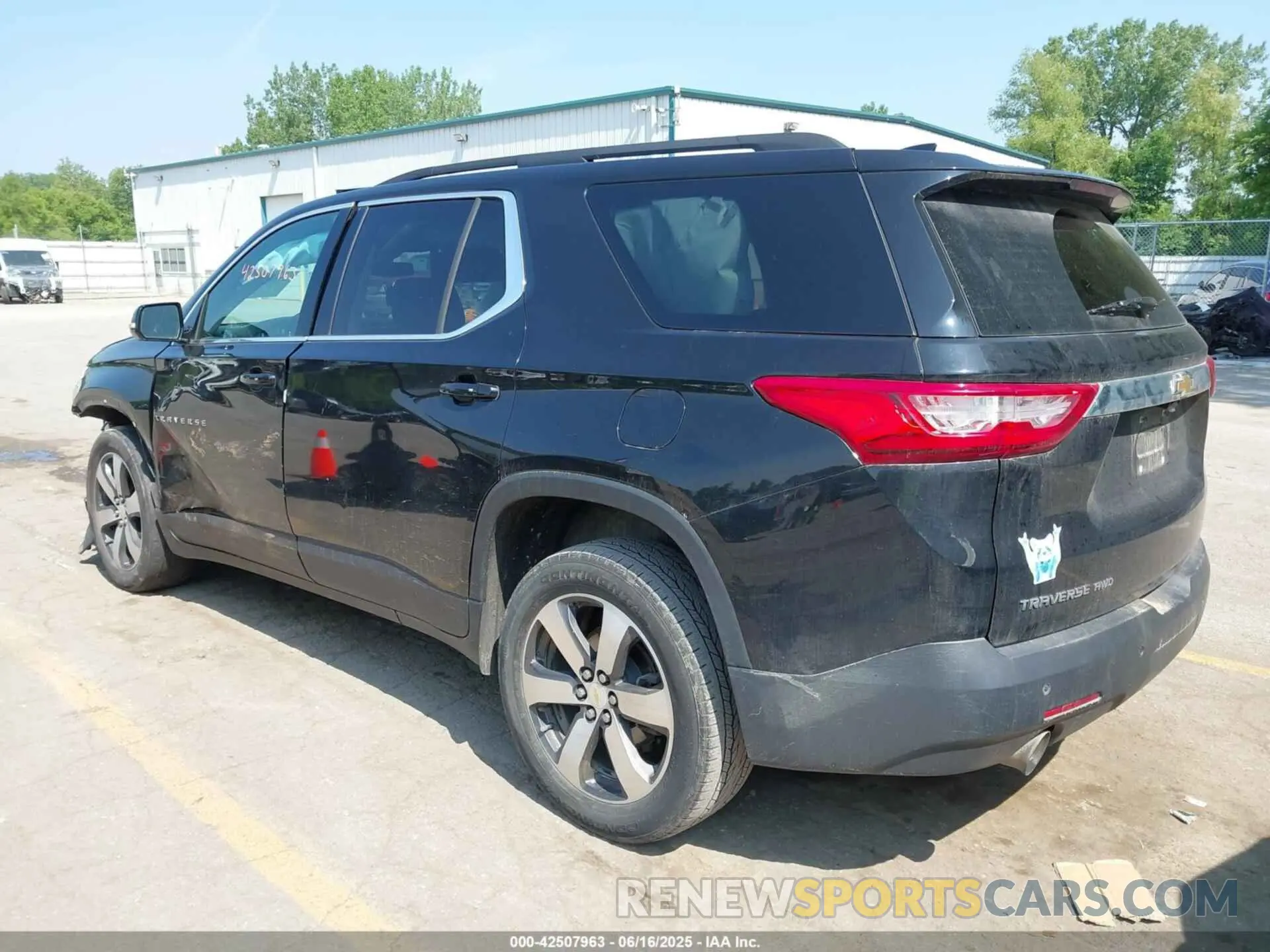3 Photograph of a damaged car 1GNEVHKW3LJ164808 CHEVROLET TRAVERSE 2020