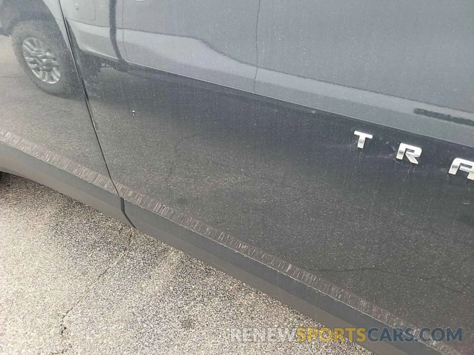 10 Photograph of a damaged car 1GNEVHKW3LJ189501 CHEVROLET TRAVERSE 2020