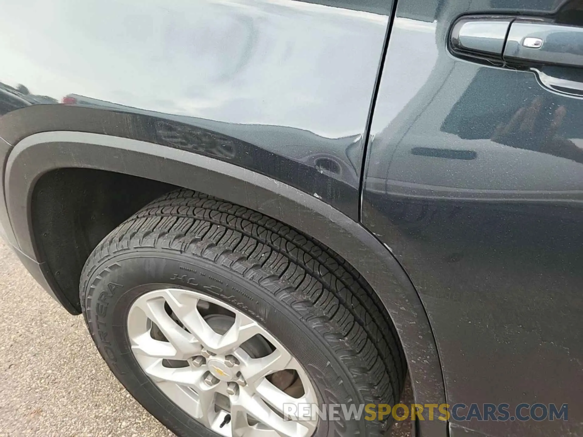 13 Photograph of a damaged car 1GNEVHKW3LJ189501 CHEVROLET TRAVERSE 2020