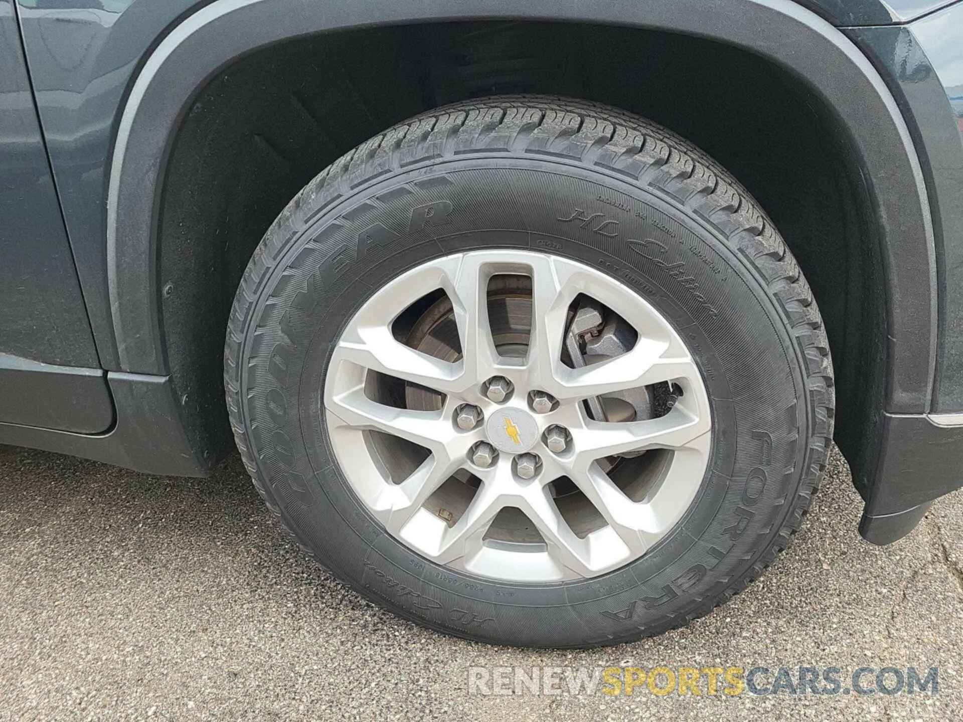 26 Photograph of a damaged car 1GNEVHKW3LJ189501 CHEVROLET TRAVERSE 2020