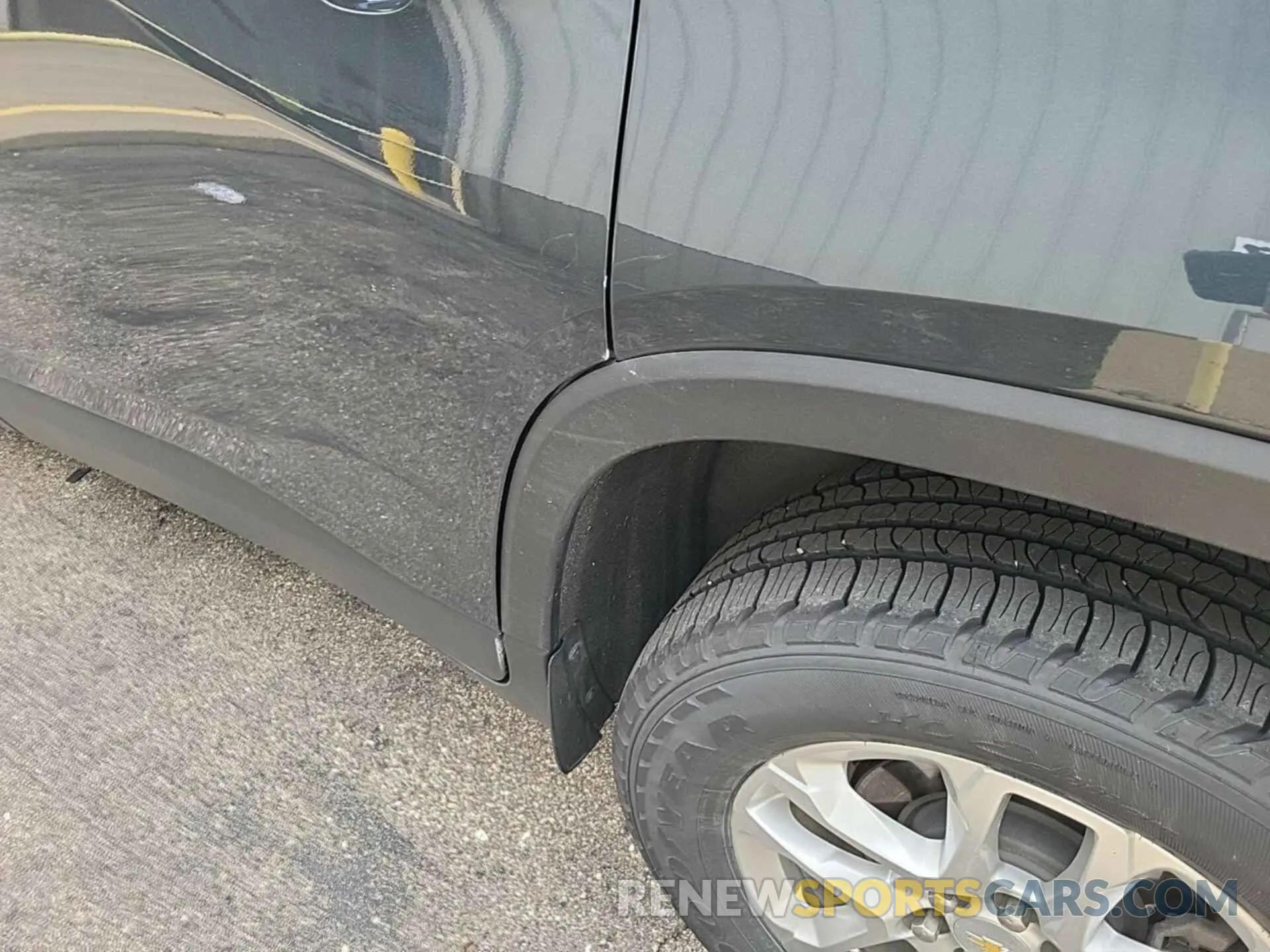 34 Photograph of a damaged car 1GNEVHKW3LJ189501 CHEVROLET TRAVERSE 2020