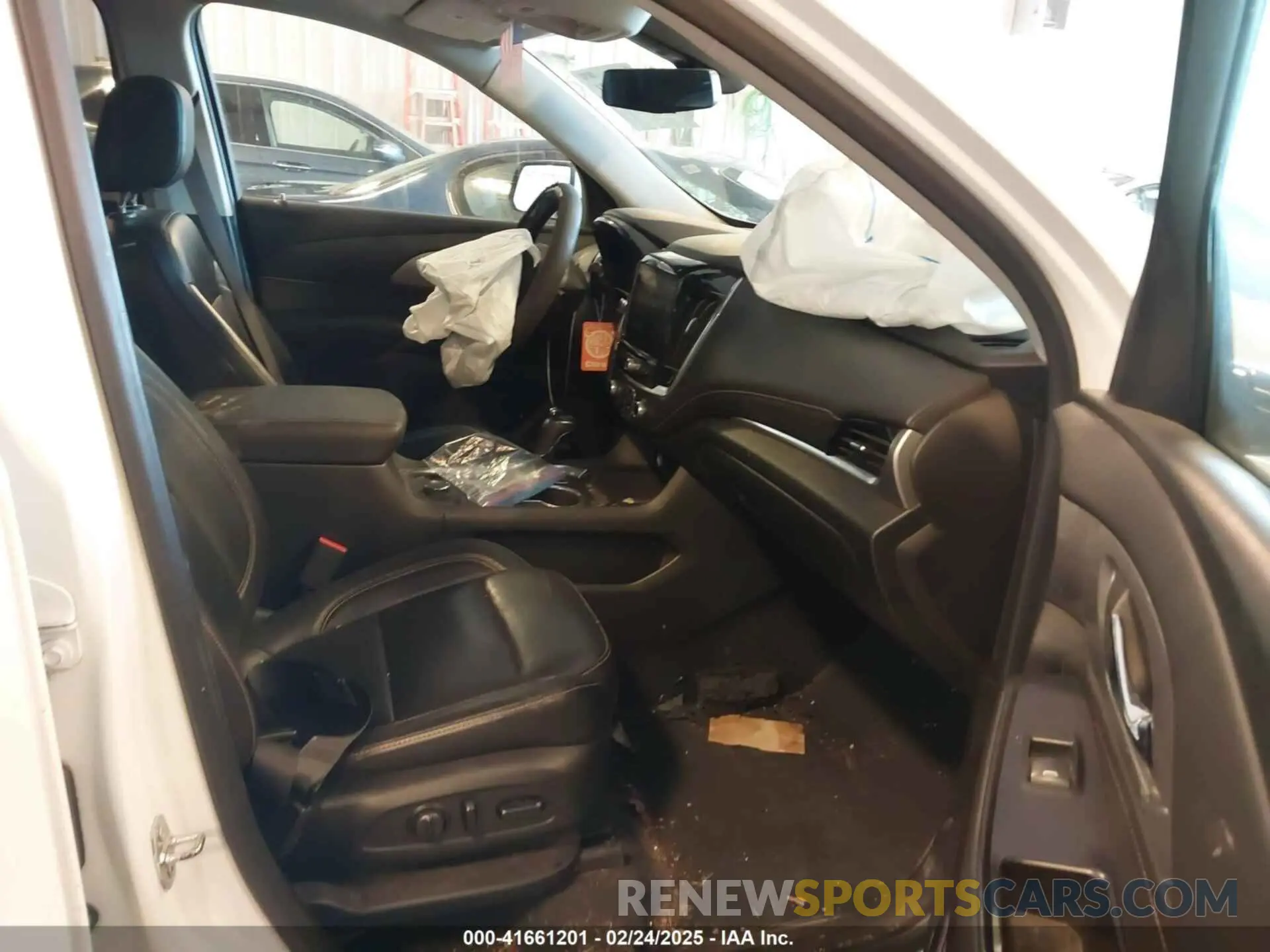 5 Фотография поврежденного автомобиля 1GNEVHKW4LJ101782 CHEVROLET TRAVERSE 2020