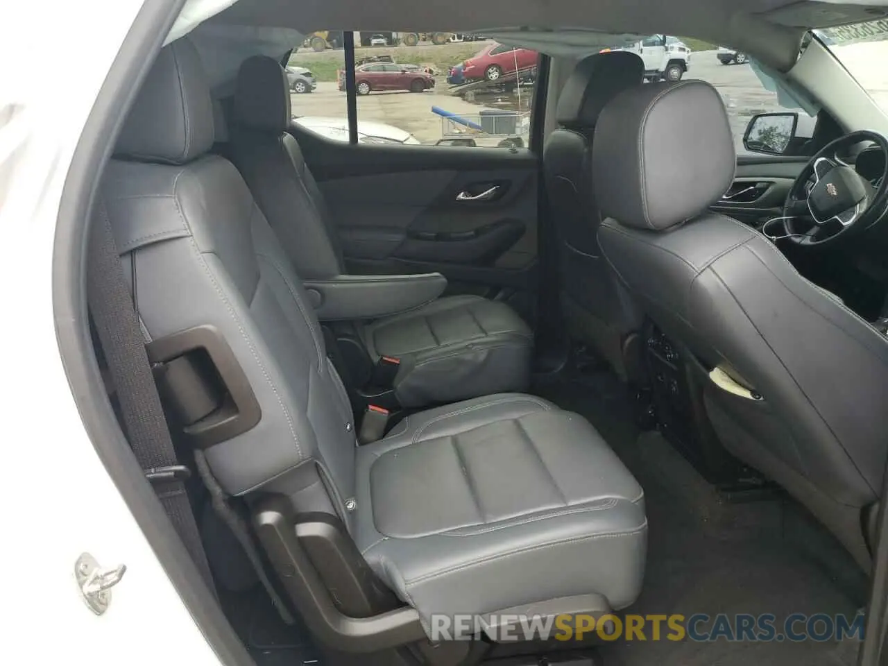 11 Photograph of a damaged car 1GNEVHKW4LJ107436 CHEVROLET TRAVERSE 2020