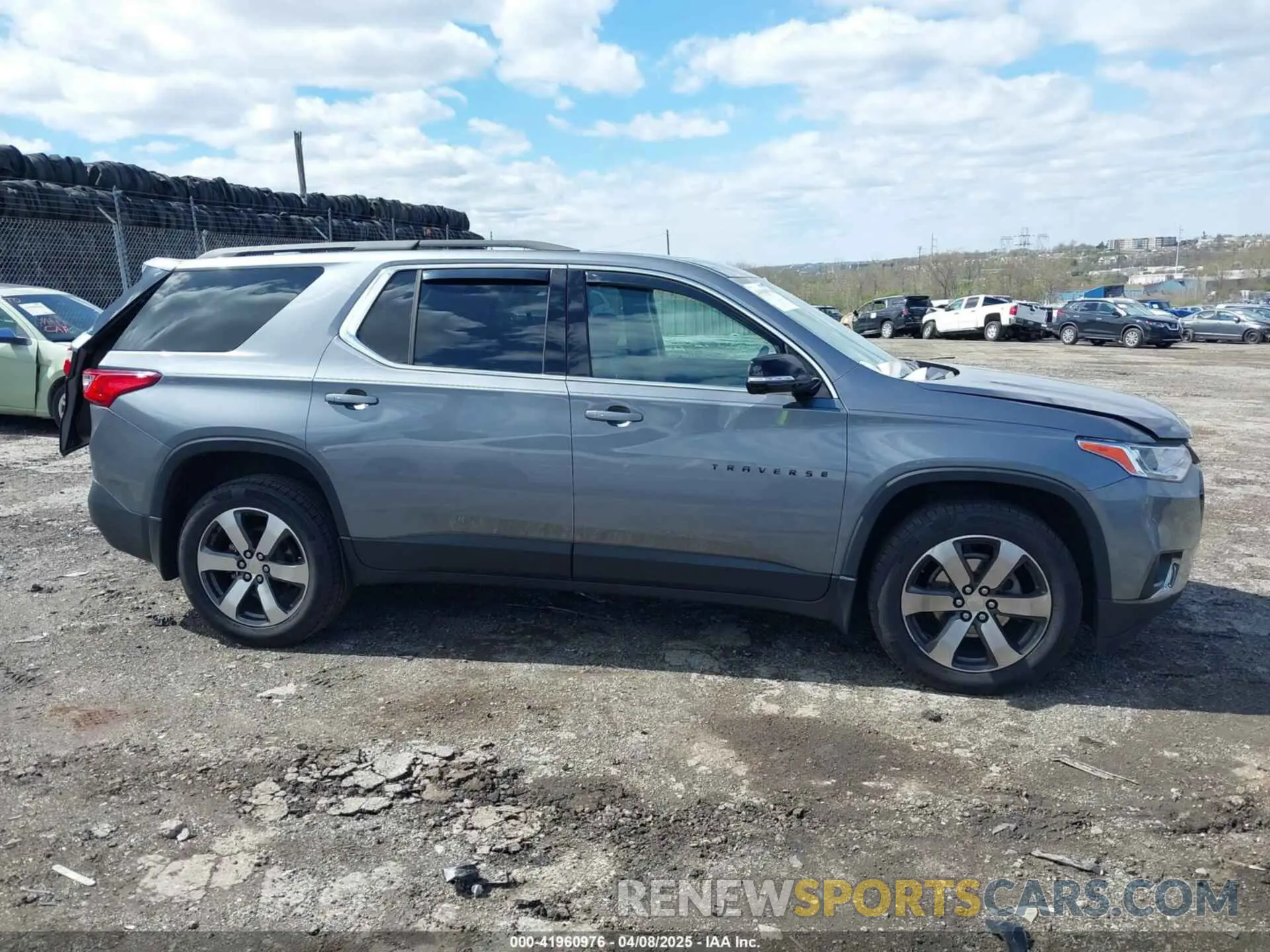14 Photograph of a damaged car 1GNEVHKW4LJ252184 CHEVROLET TRAVERSE 2020