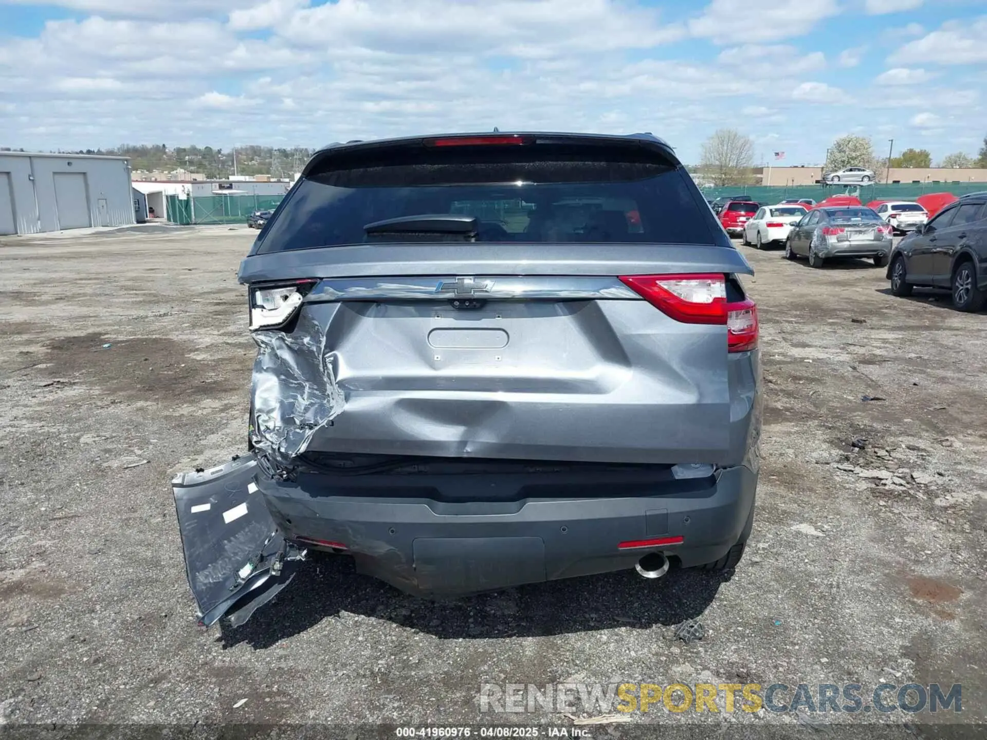 17 Photograph of a damaged car 1GNEVHKW4LJ252184 CHEVROLET TRAVERSE 2020