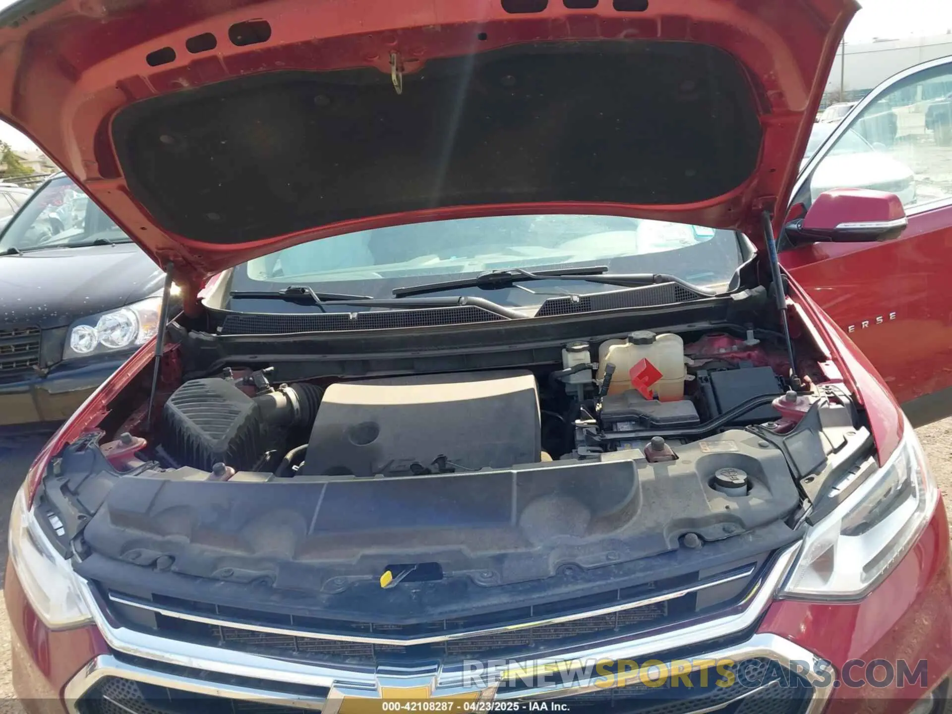 10 Photograph of a damaged car 1GNEVHKW5LJ212048 CHEVROLET TRAVERSE 2020