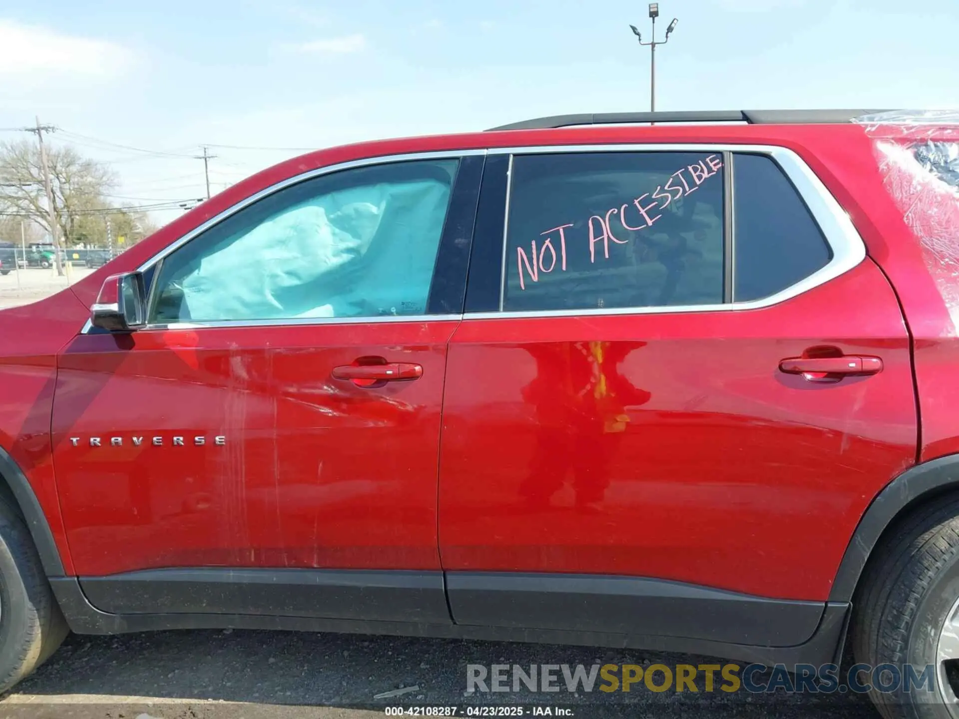 14 Photograph of a damaged car 1GNEVHKW5LJ212048 CHEVROLET TRAVERSE 2020