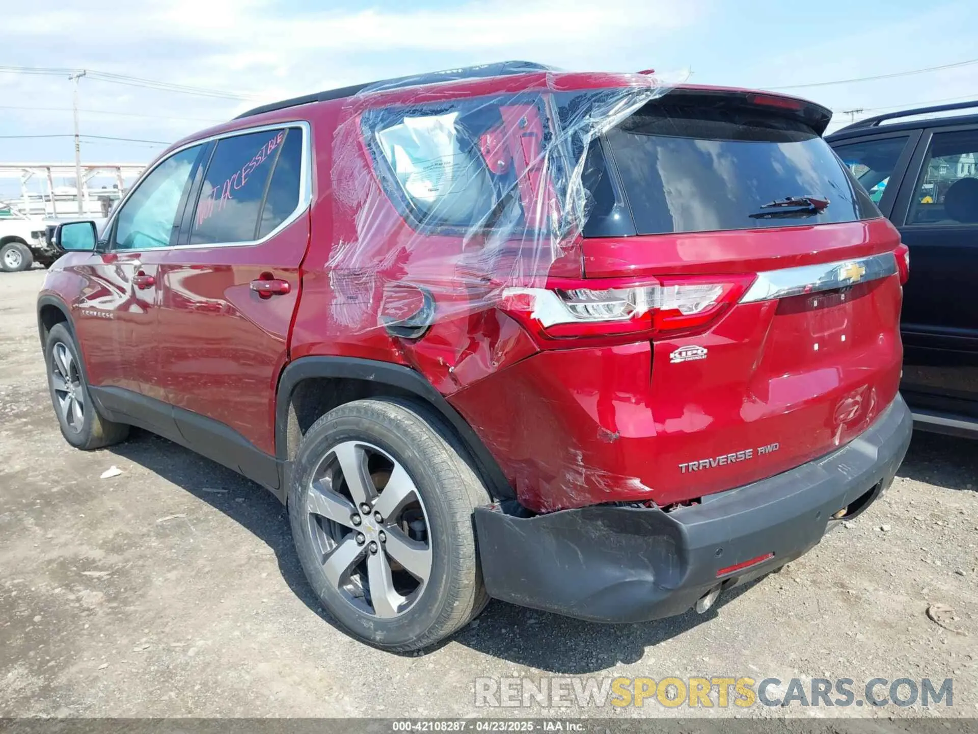 3 Photograph of a damaged car 1GNEVHKW5LJ212048 CHEVROLET TRAVERSE 2020