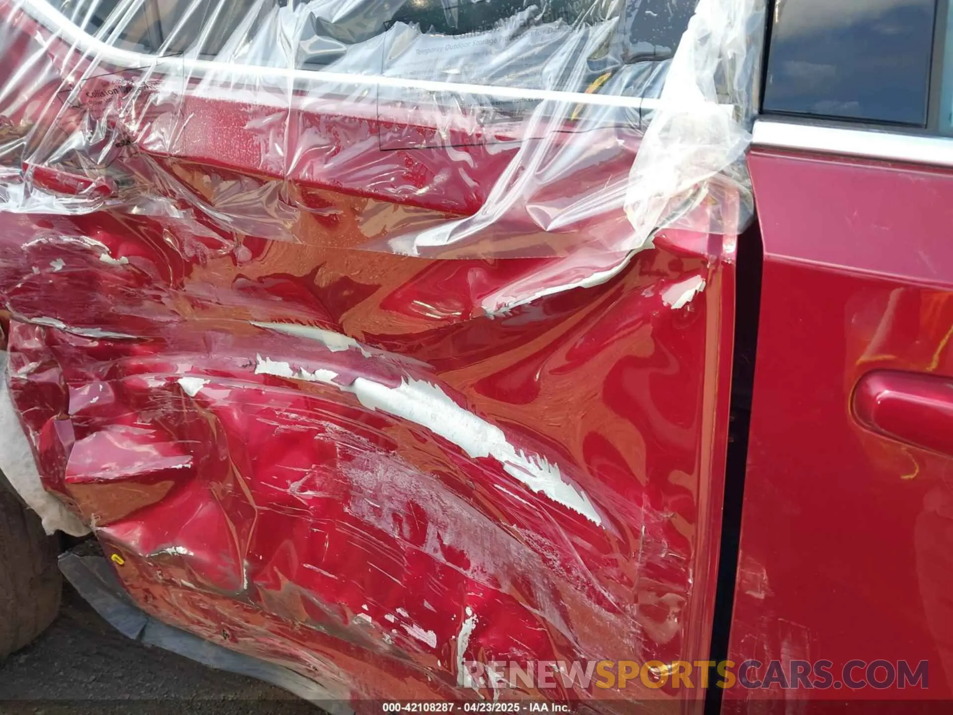 6 Photograph of a damaged car 1GNEVHKW5LJ212048 CHEVROLET TRAVERSE 2020
