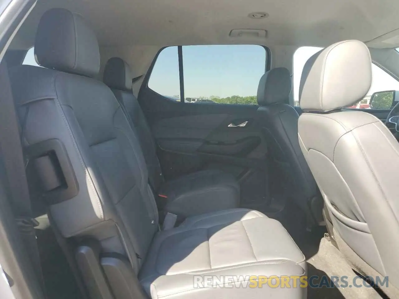 11 Photograph of a damaged car 1GNEVHKW5LJ326146 CHEVROLET TRAVERSE 2020