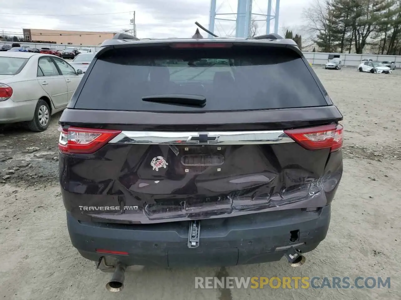 6 Photograph of a damaged car 1GNEVHKW6LJ105574 CHEVROLET TRAVERSE 2020