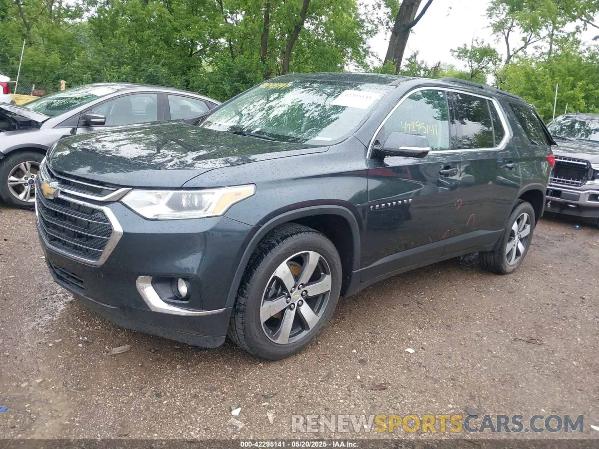 2 Фотография поврежденного автомобиля 1GNEVHKW6LJ215301 CHEVROLET TRAVERSE 2020