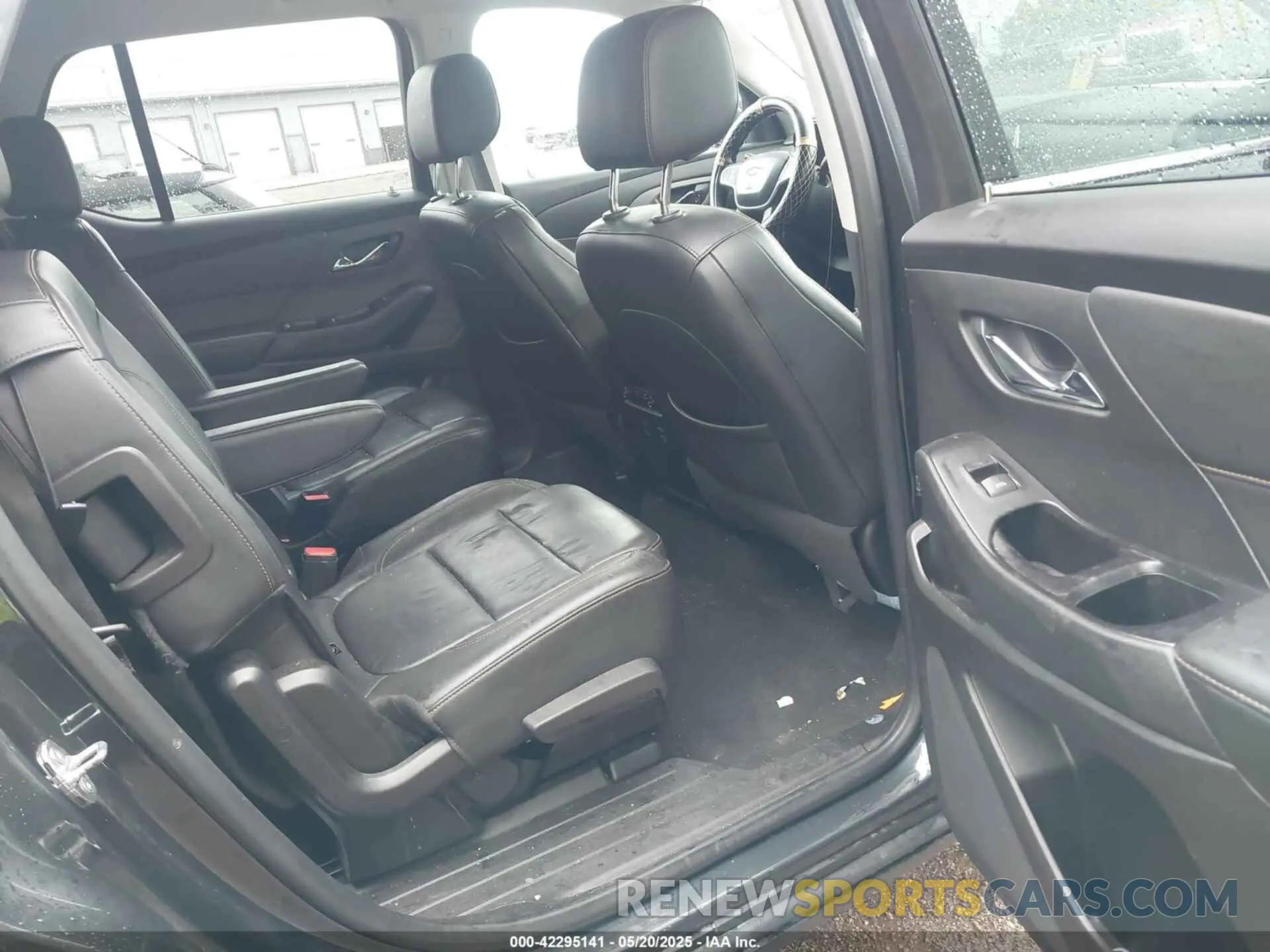 8 Фотография поврежденного автомобиля 1GNEVHKW6LJ215301 CHEVROLET TRAVERSE 2020