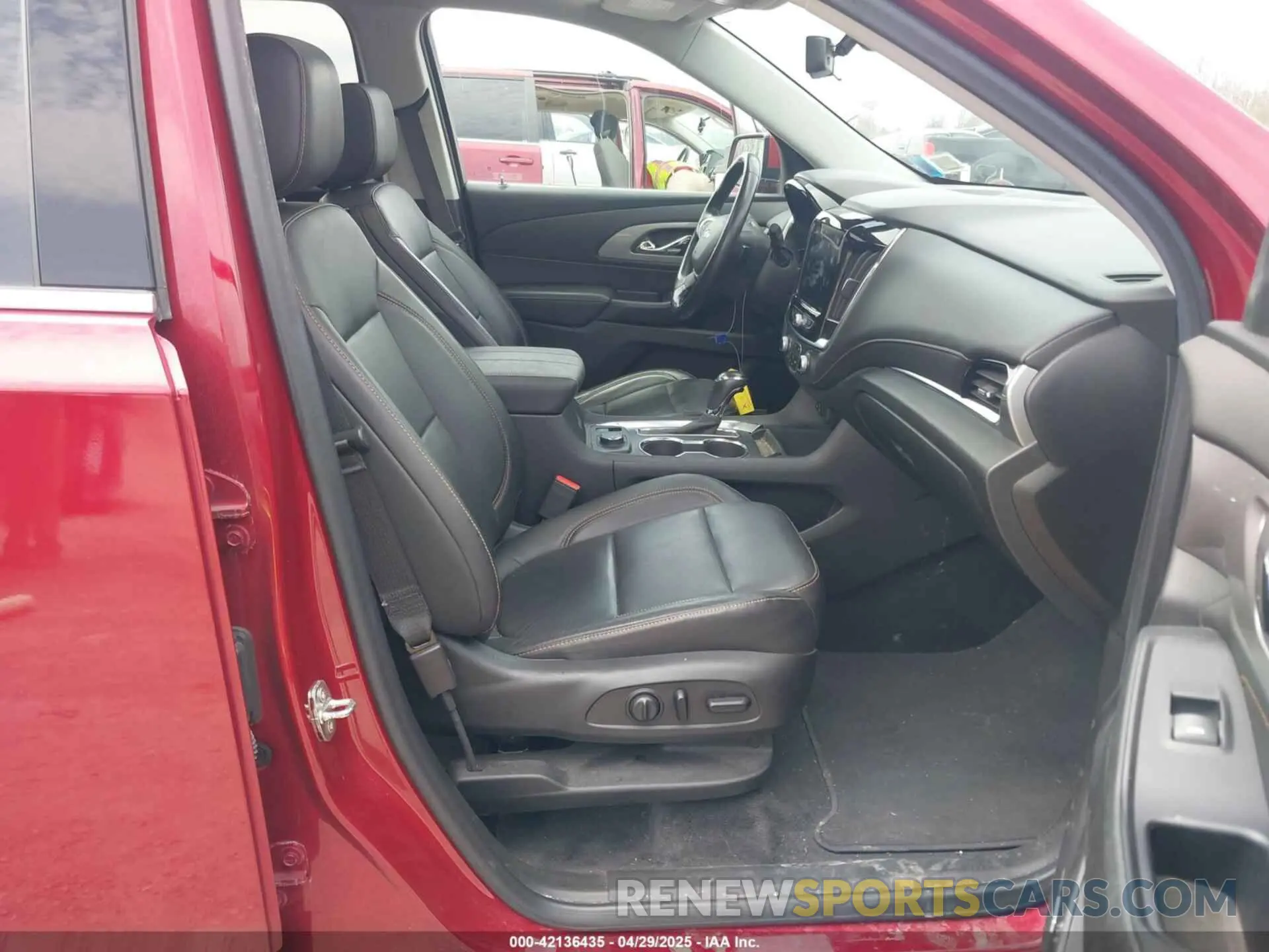 5 Фотография поврежденного автомобиля 1GNEVHKW6LJ236648 CHEVROLET TRAVERSE 2020