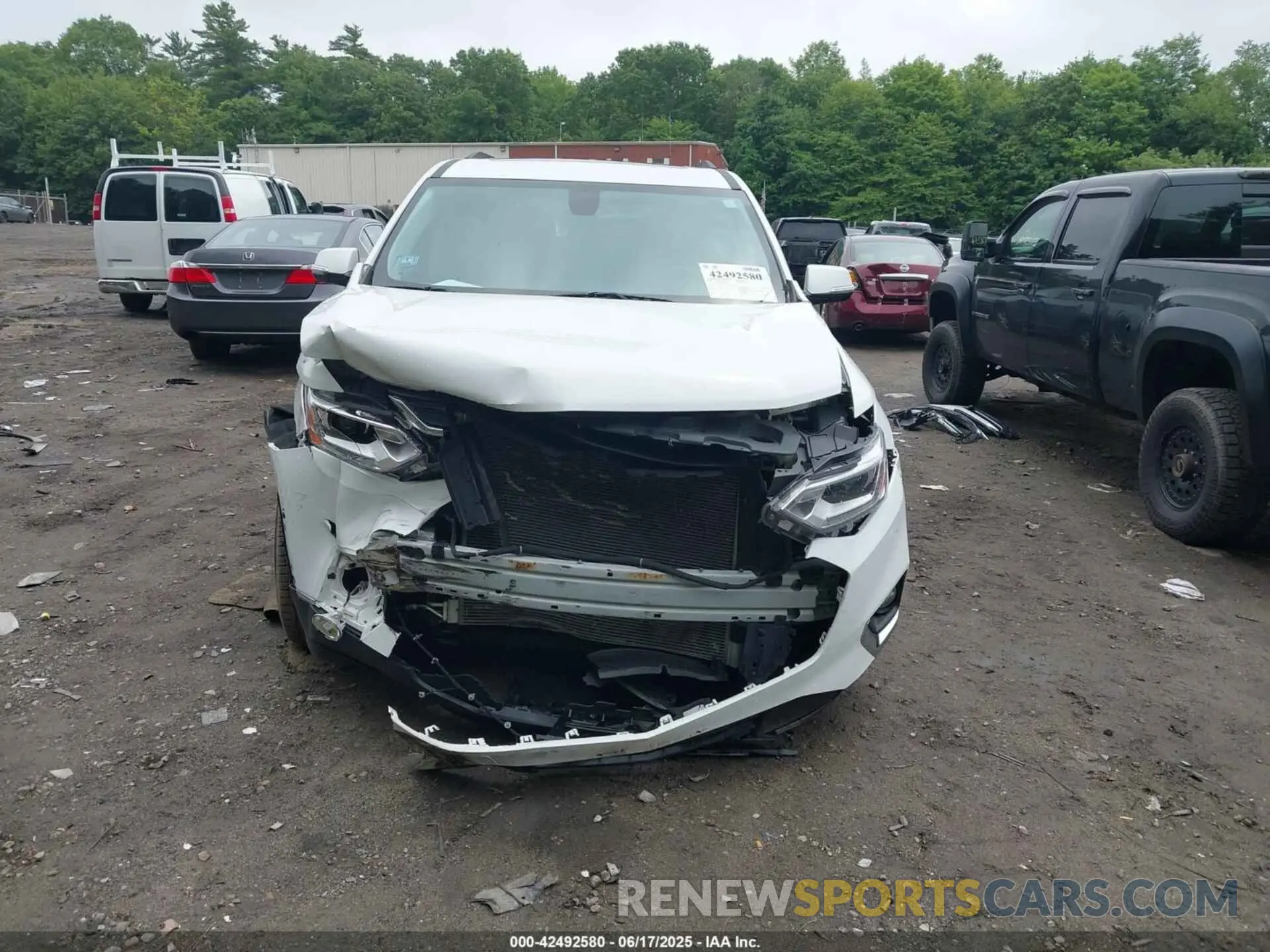 13 Photograph of a damaged car 1GNEVHKW8LJ156087 CHEVROLET TRAVERSE 2020