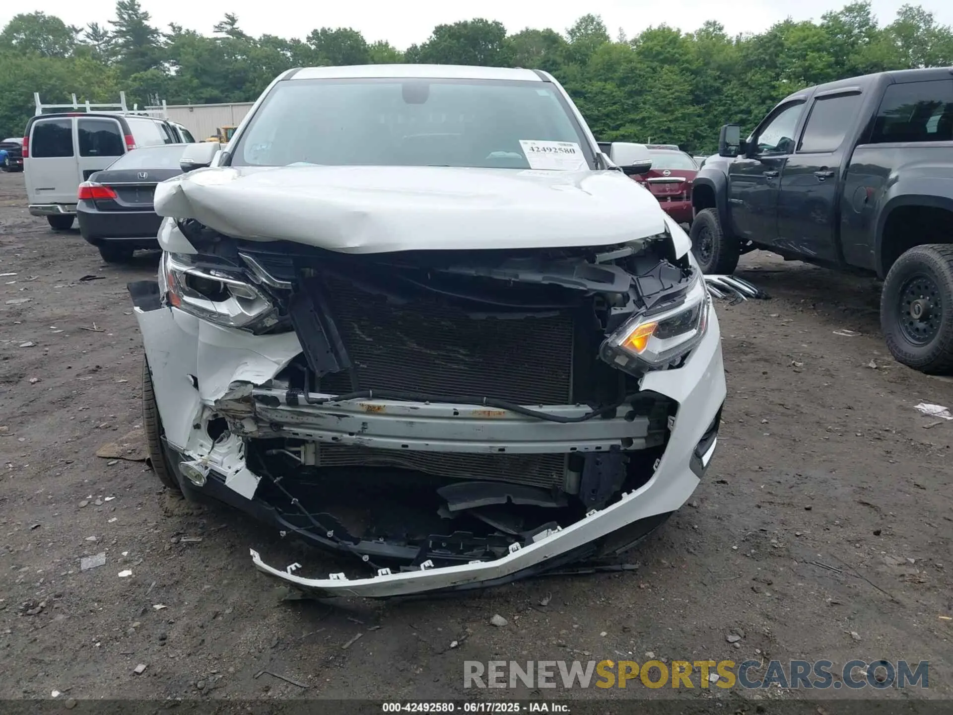 6 Photograph of a damaged car 1GNEVHKW8LJ156087 CHEVROLET TRAVERSE 2020