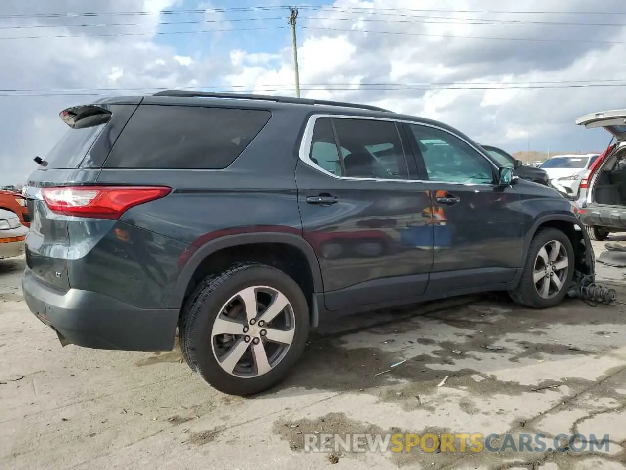 3 Photograph of a damaged car 1GNEVHKW9LJ134633 CHEVROLET TRAVERSE 2020