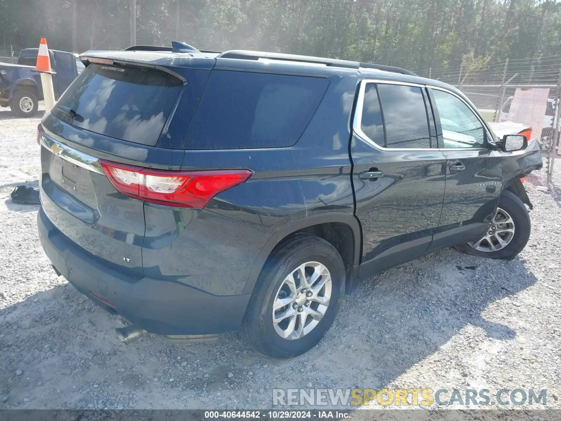 4 Фотография поврежденного автомобиля 1GNEVHKW9LJ194976 CHEVROLET TRAVERSE 2020