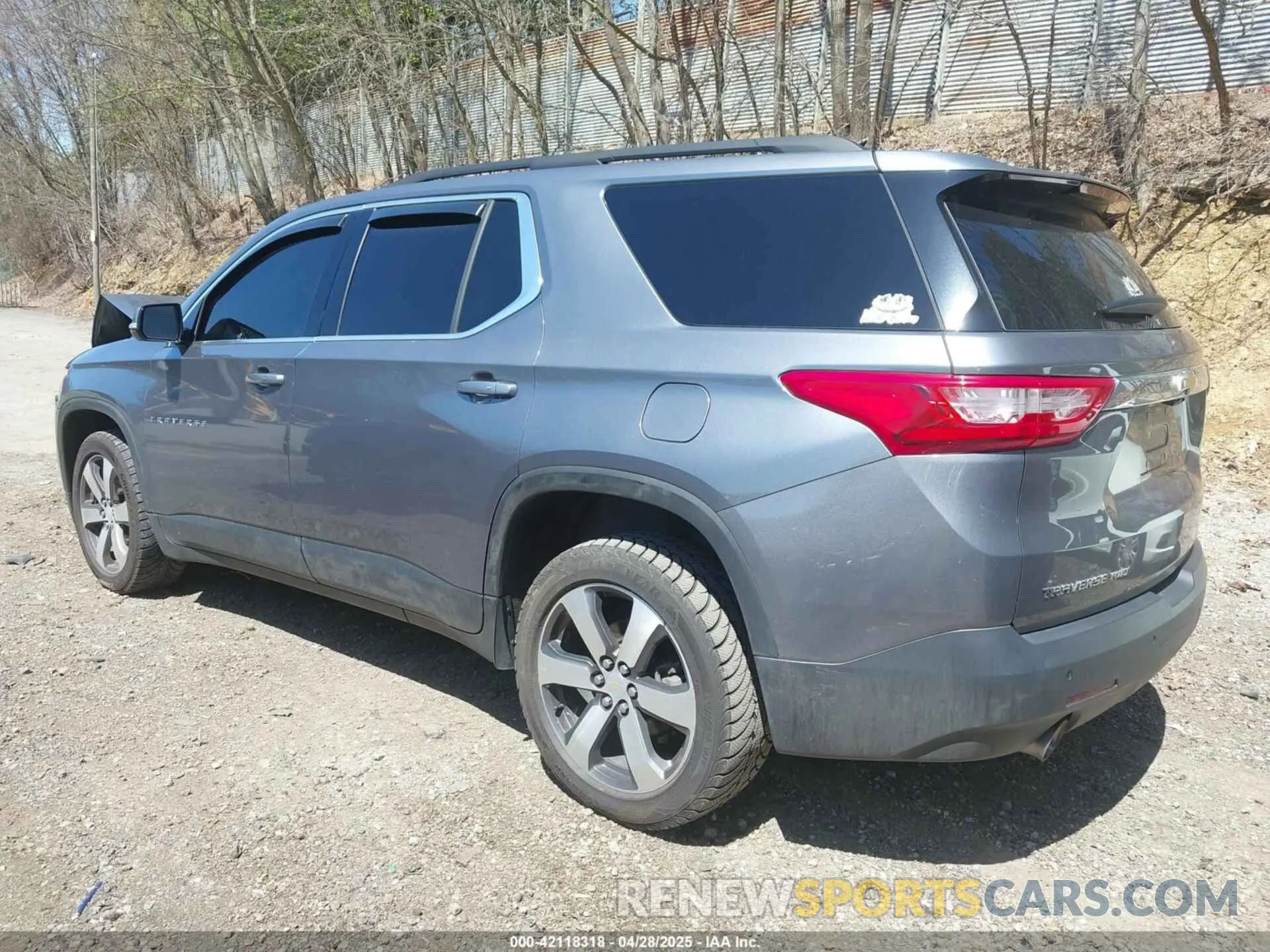 3 Photograph of a damaged car 1GNEVHKWXLJ185400 CHEVROLET TRAVERSE 2020