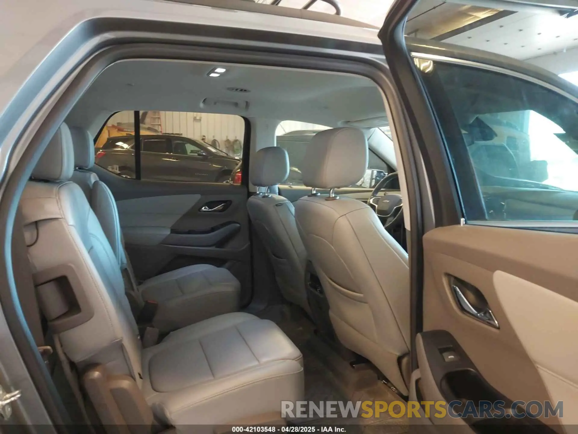 8 Photograph of a damaged car 1GNEVHKWXLJ228763 CHEVROLET TRAVERSE 2020