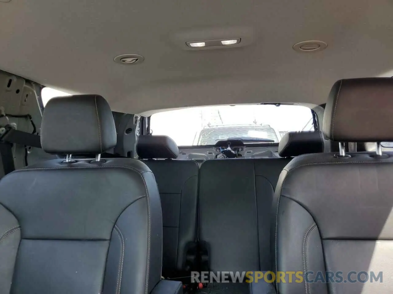 10 Photograph of a damaged car 1GNEVHKWXLJ238869 CHEVROLET TRAVERSE 2020