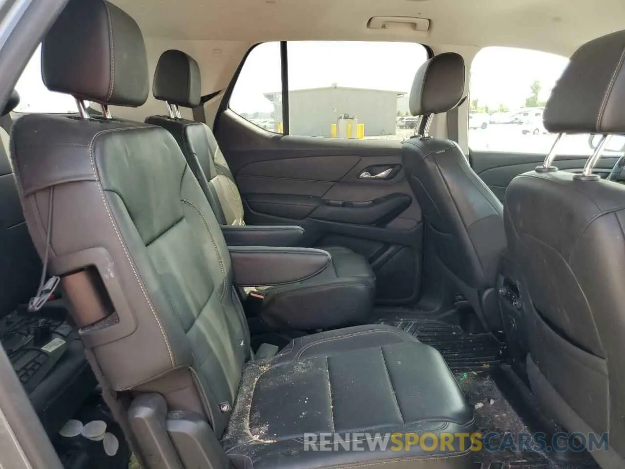 11 Photograph of a damaged car 1GNEVHKWXLJ238869 CHEVROLET TRAVERSE 2020