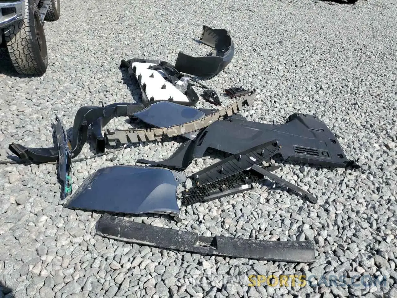 13 Photograph of a damaged car 1GNEVHKWXLJ238869 CHEVROLET TRAVERSE 2020