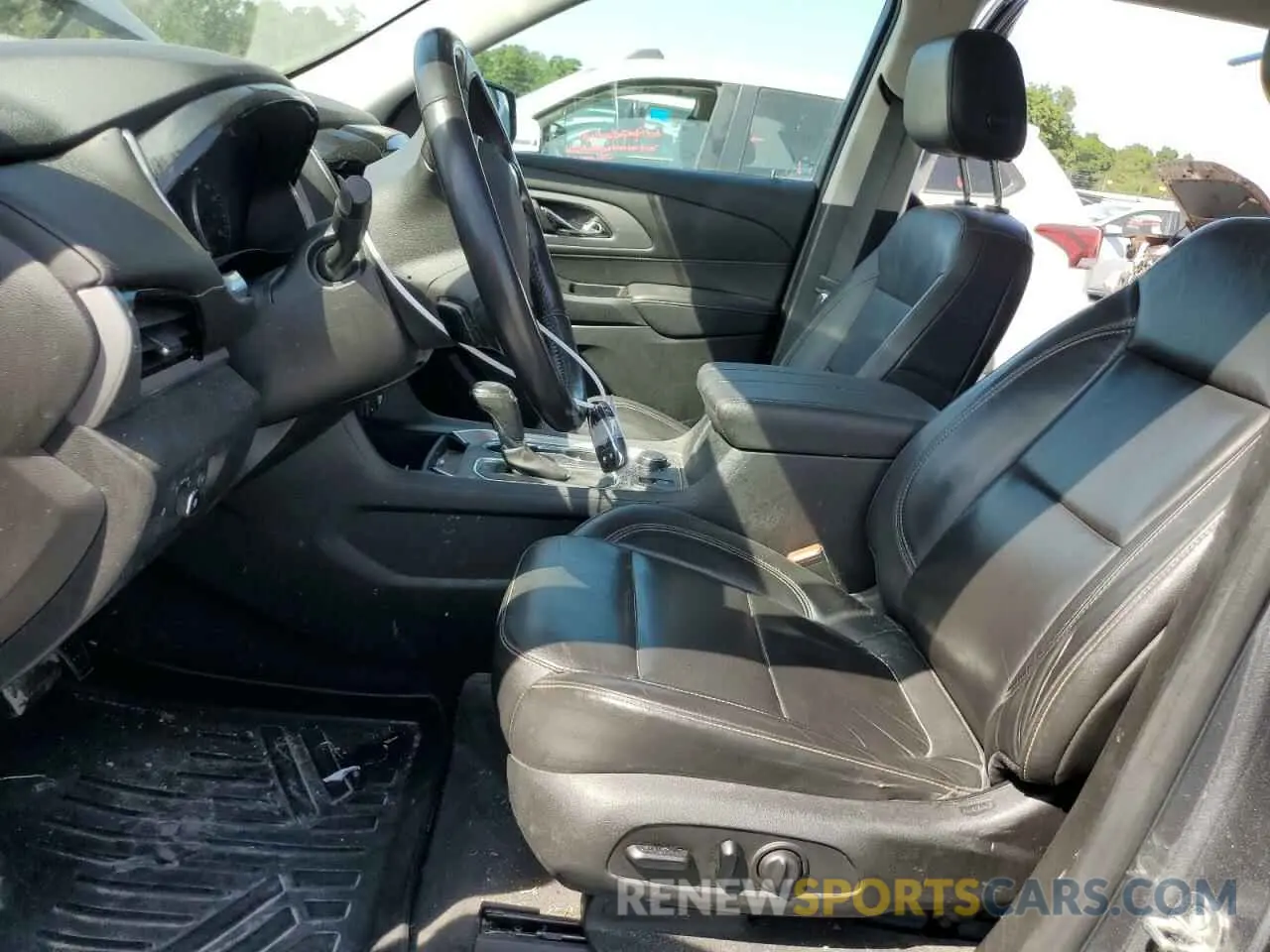 7 Photograph of a damaged car 1GNEVHKWXLJ238869 CHEVROLET TRAVERSE 2020