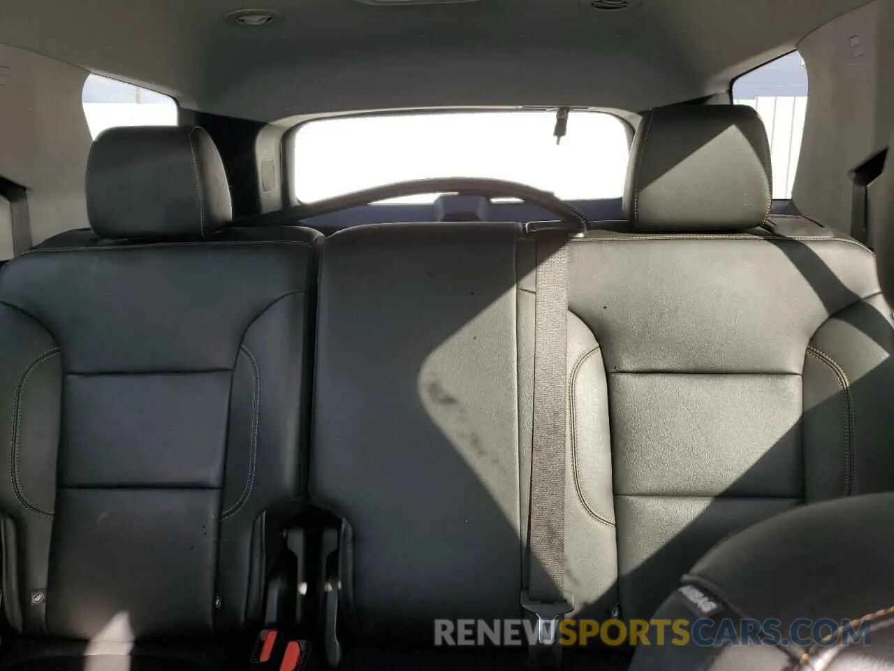 10 Photograph of a damaged car 1GNEVHKWXLJ312050 CHEVROLET TRAVERSE 2020