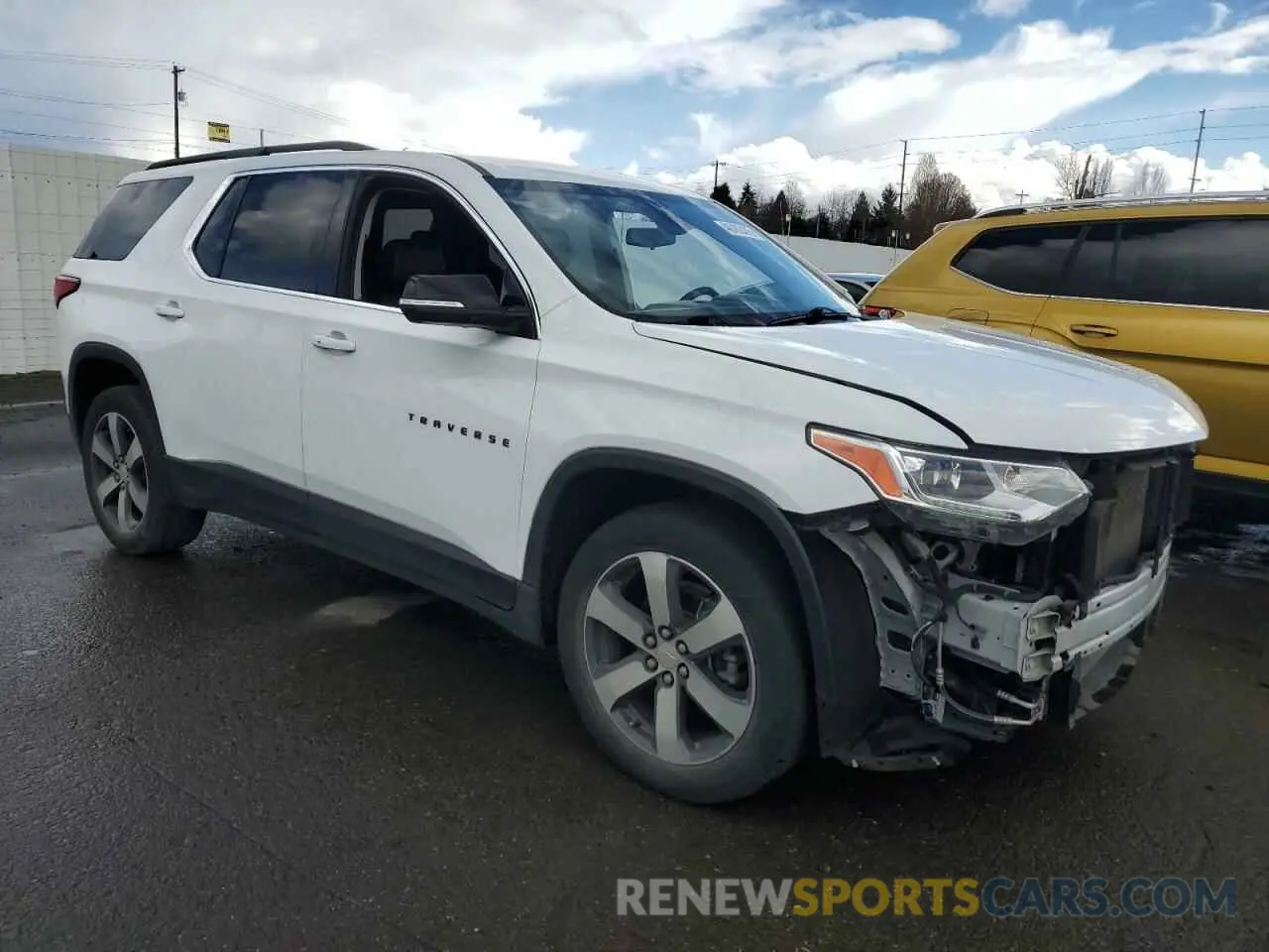 4 Photograph of a damaged car 1GNEVHKWXLJ312050 CHEVROLET TRAVERSE 2020