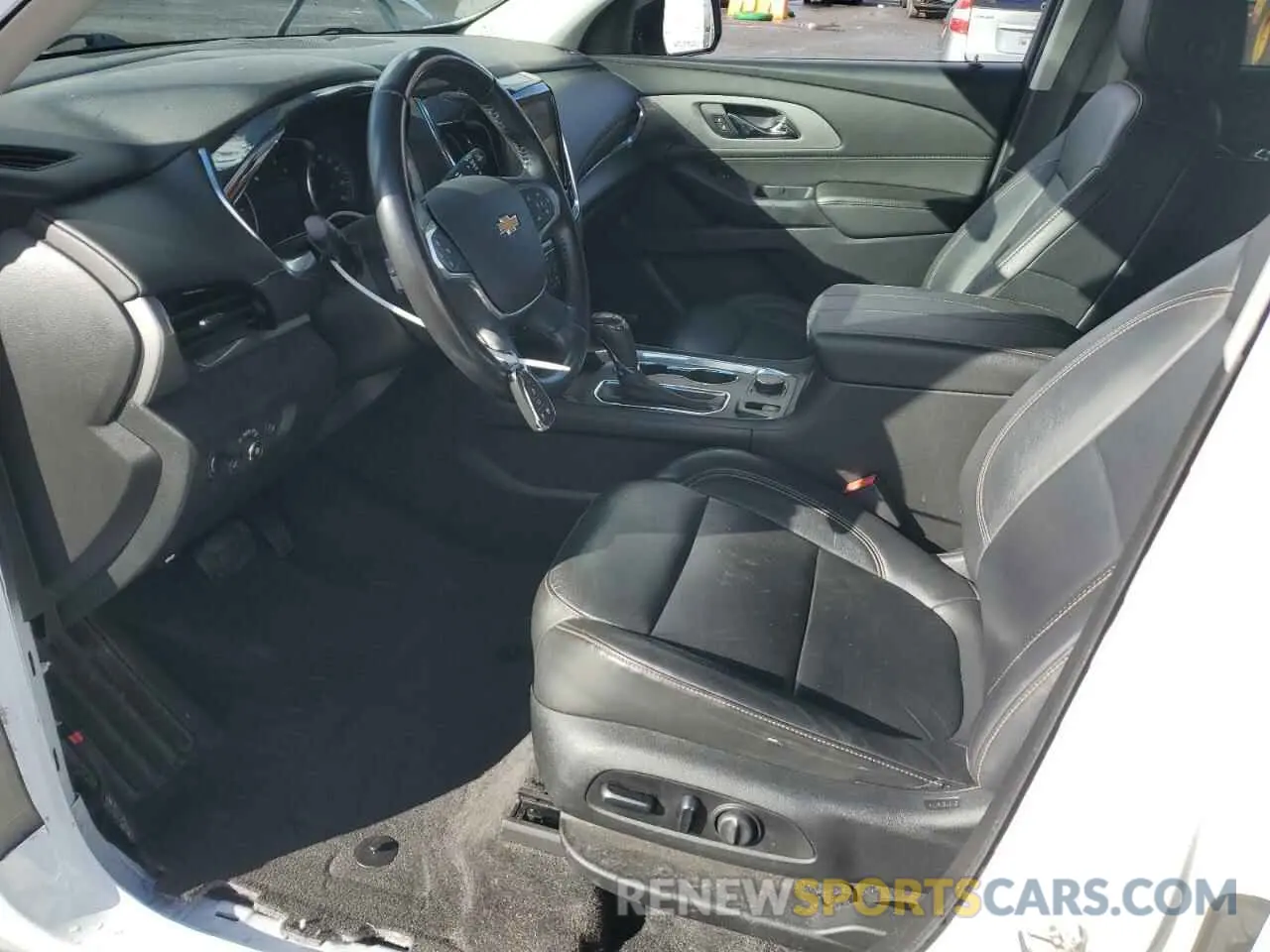7 Photograph of a damaged car 1GNEVHKWXLJ312050 CHEVROLET TRAVERSE 2020